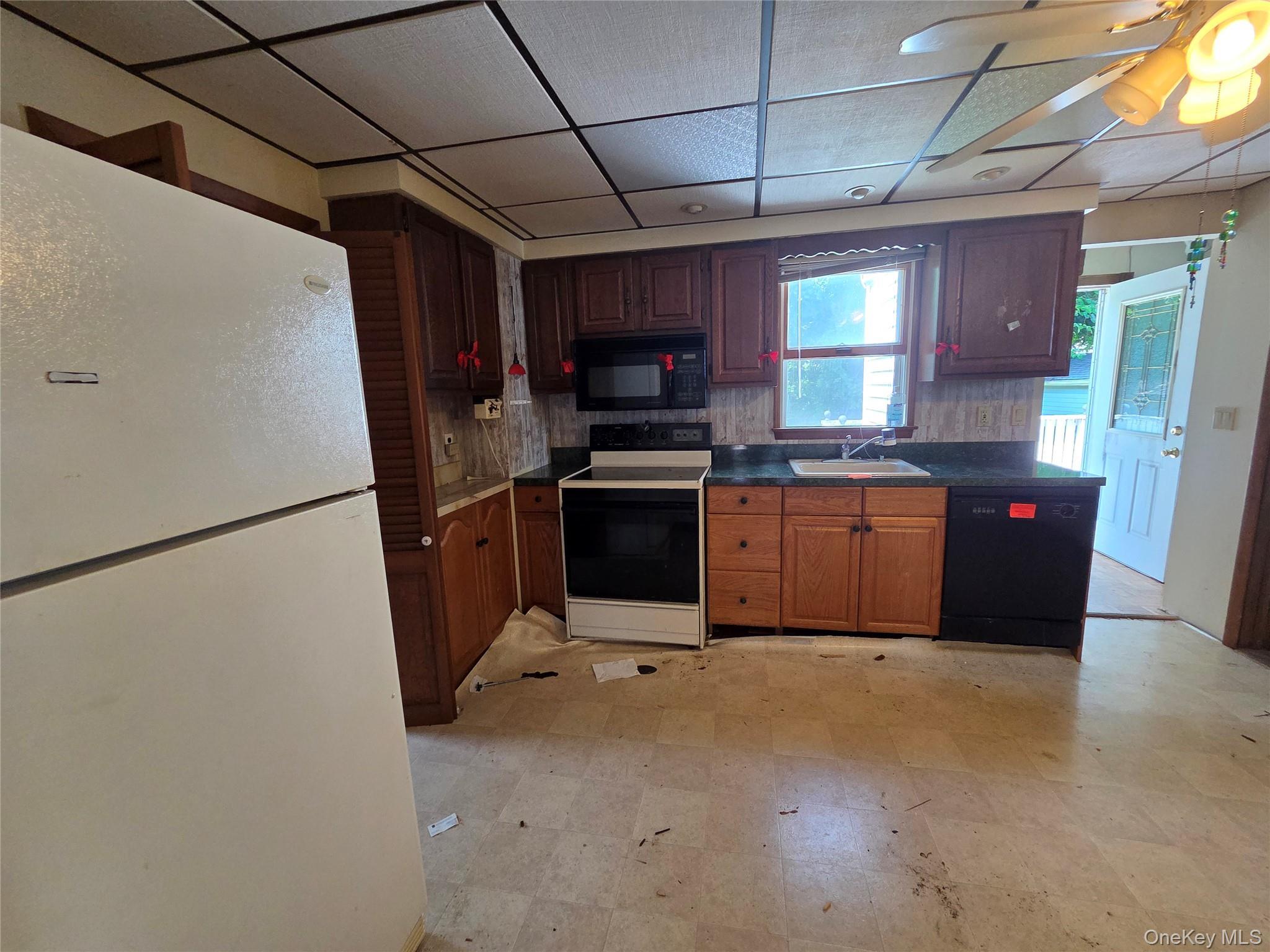 Single Family S 8th Street Suffolk County, NY 11757, MLS-1036931-8