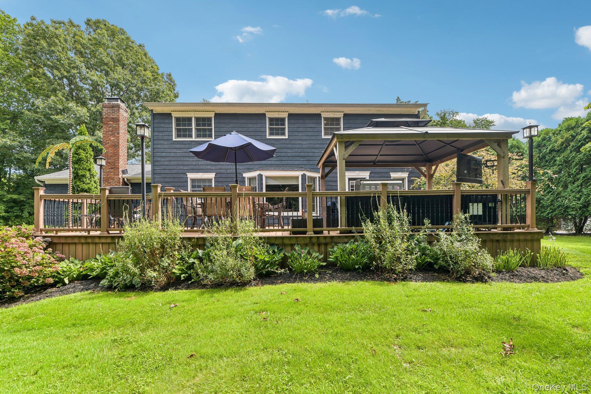 Single Family Pebble Hill Court Suffolk County, NY 11768, MLS-1036992-33