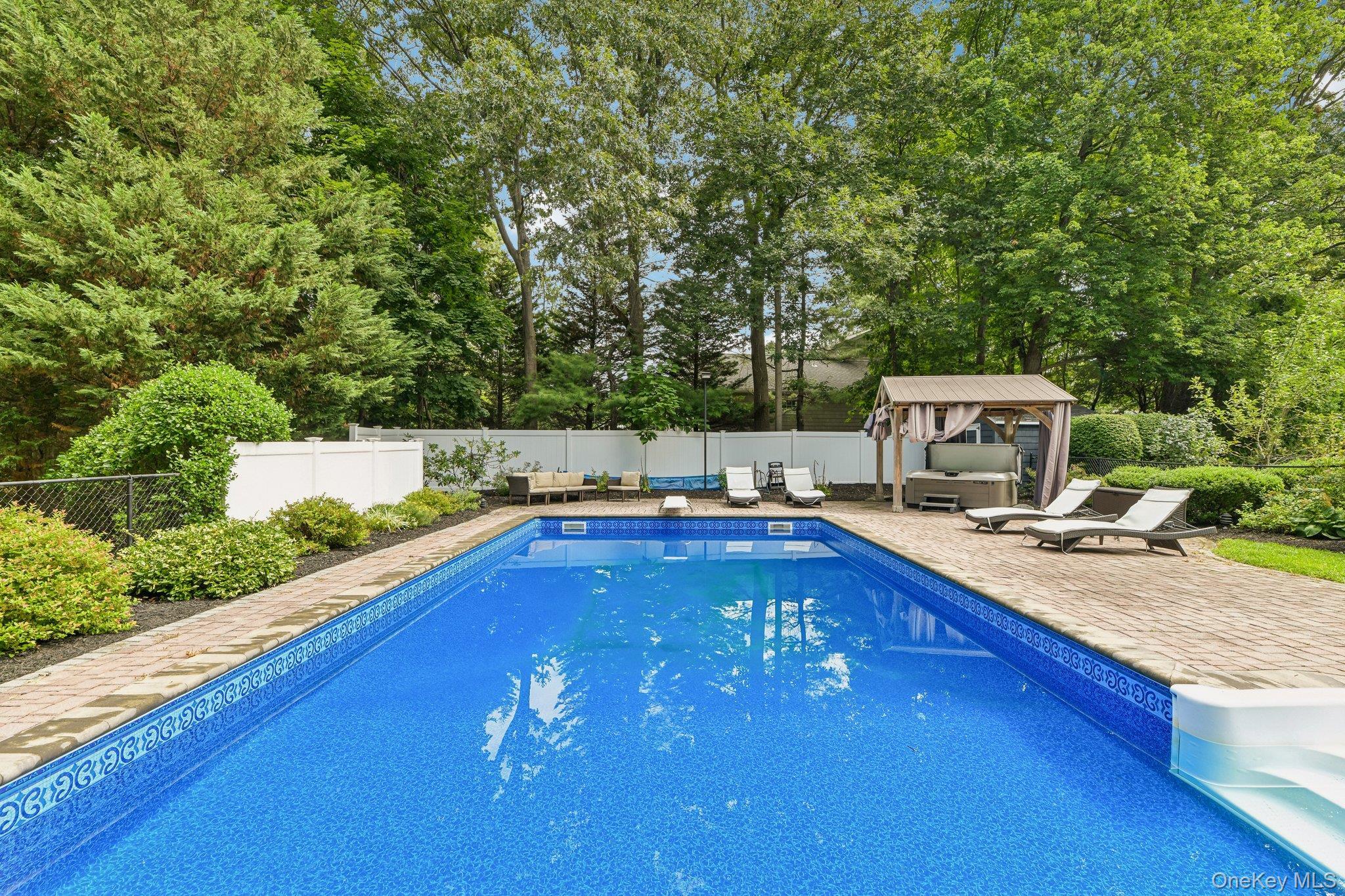 Single Family Pebble Hill Court Suffolk County, NY 11768, MLS-1036992-36