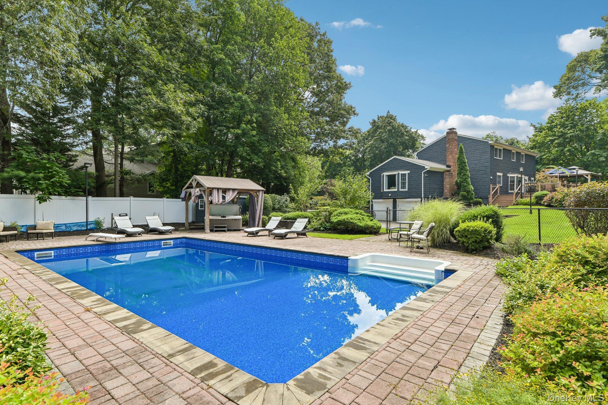 Single Family Pebble Hill Court Suffolk County, NY 11768, MLS-1036992-37