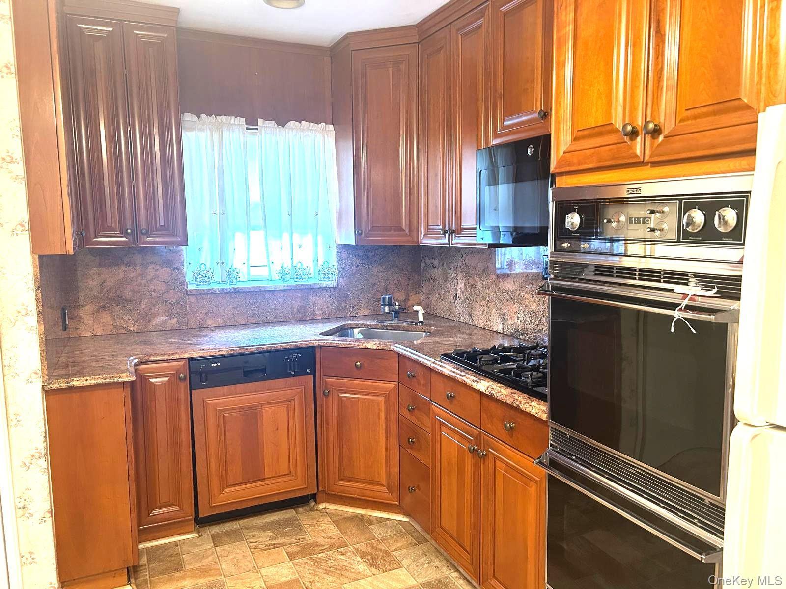Single Family 180th Street Queens, NY 11365, MLS-1037072-3