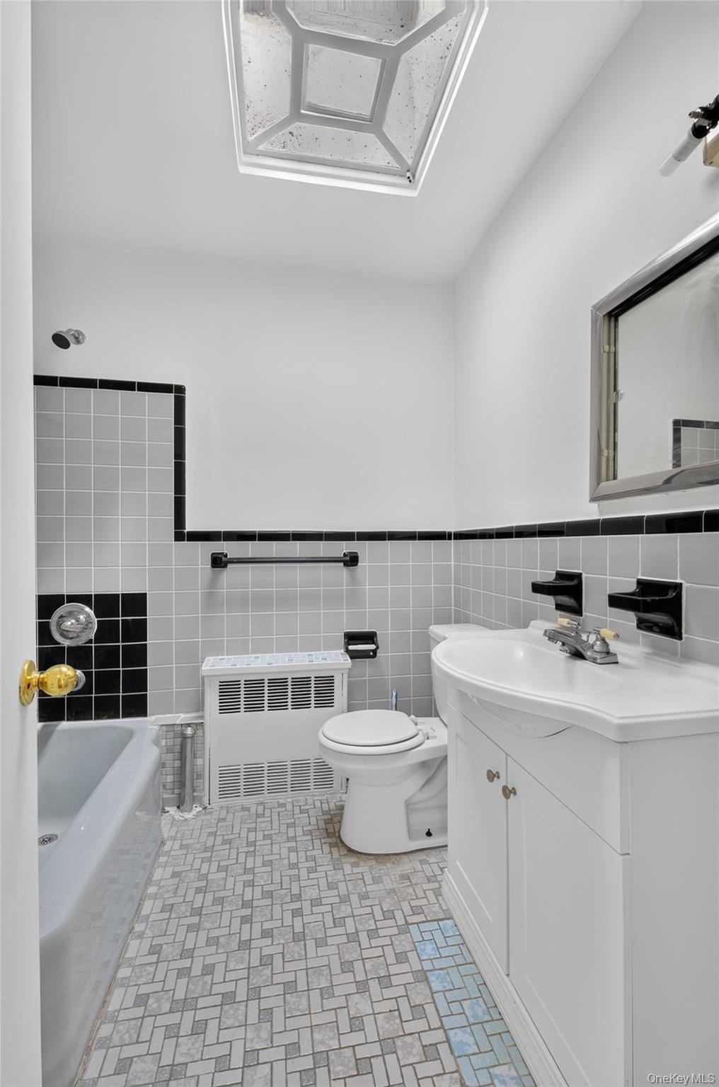 Single Family 164th Street Queens, NY 11365, MLS-1037080-22
