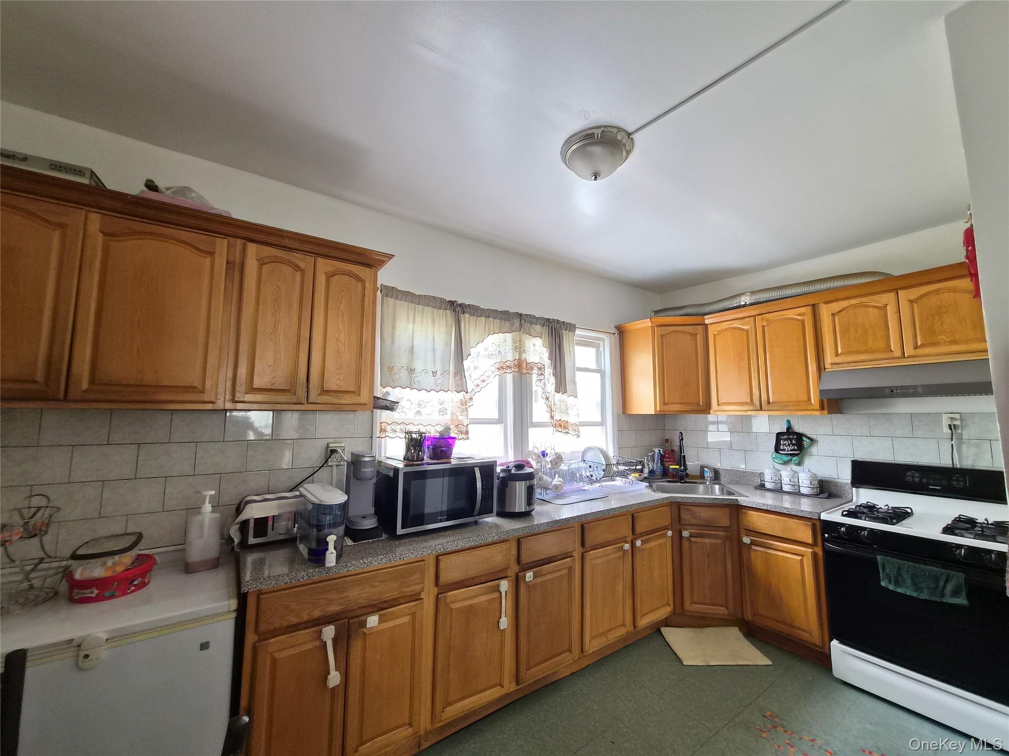 Single Family Virginia Avenue Bronx, NY 10472, MLS-1037081-22