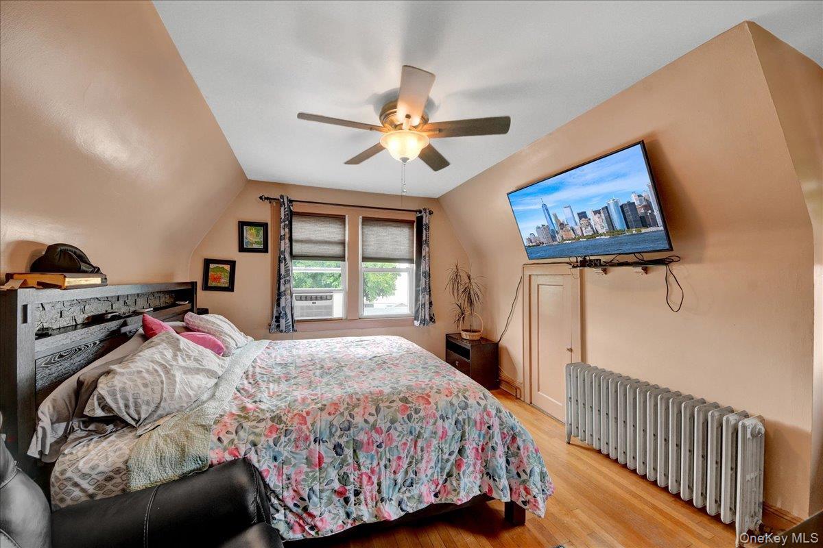 Single Family Wissman Avenue Bronx, NY 10465, MLS-1037106-15
