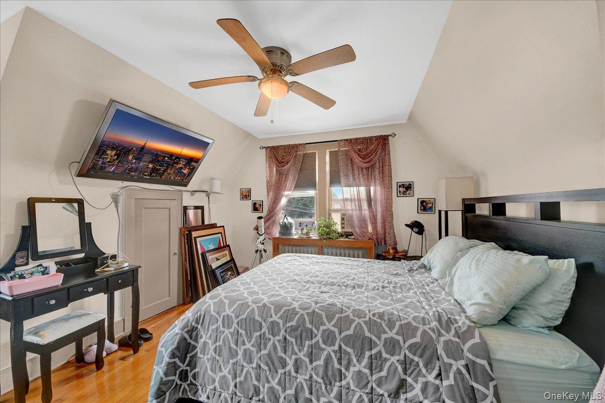 Single Family Wissman Avenue Bronx, NY 10465, MLS-1037106-17