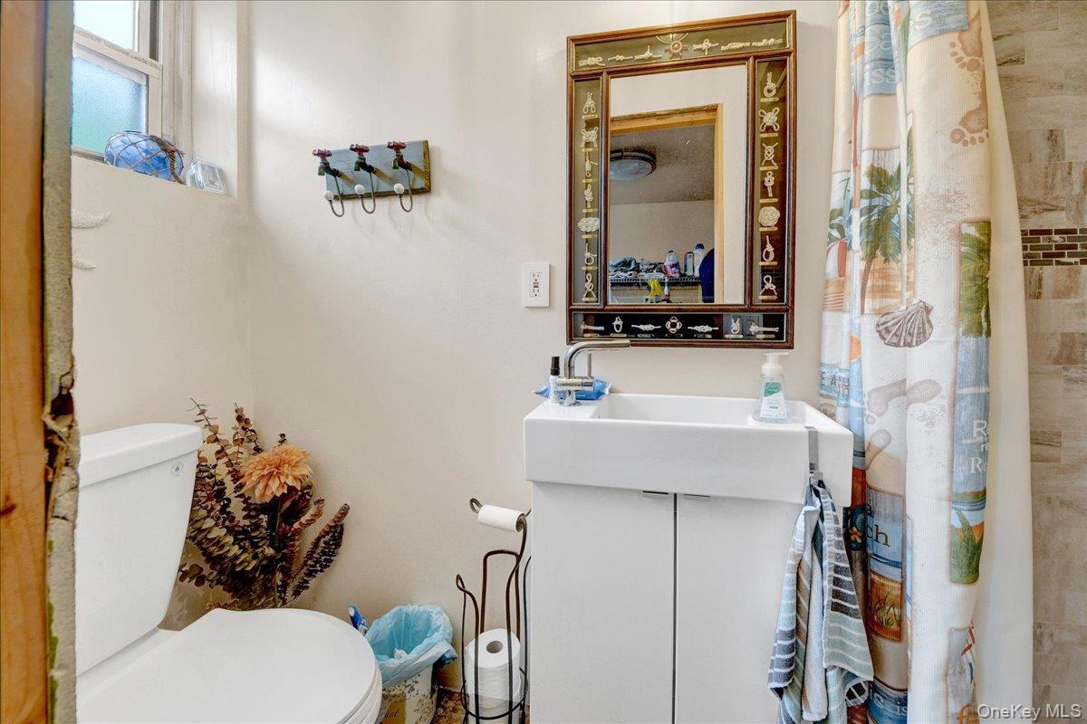 Single Family Wissman Avenue Bronx, NY 10465, MLS-1037106-23