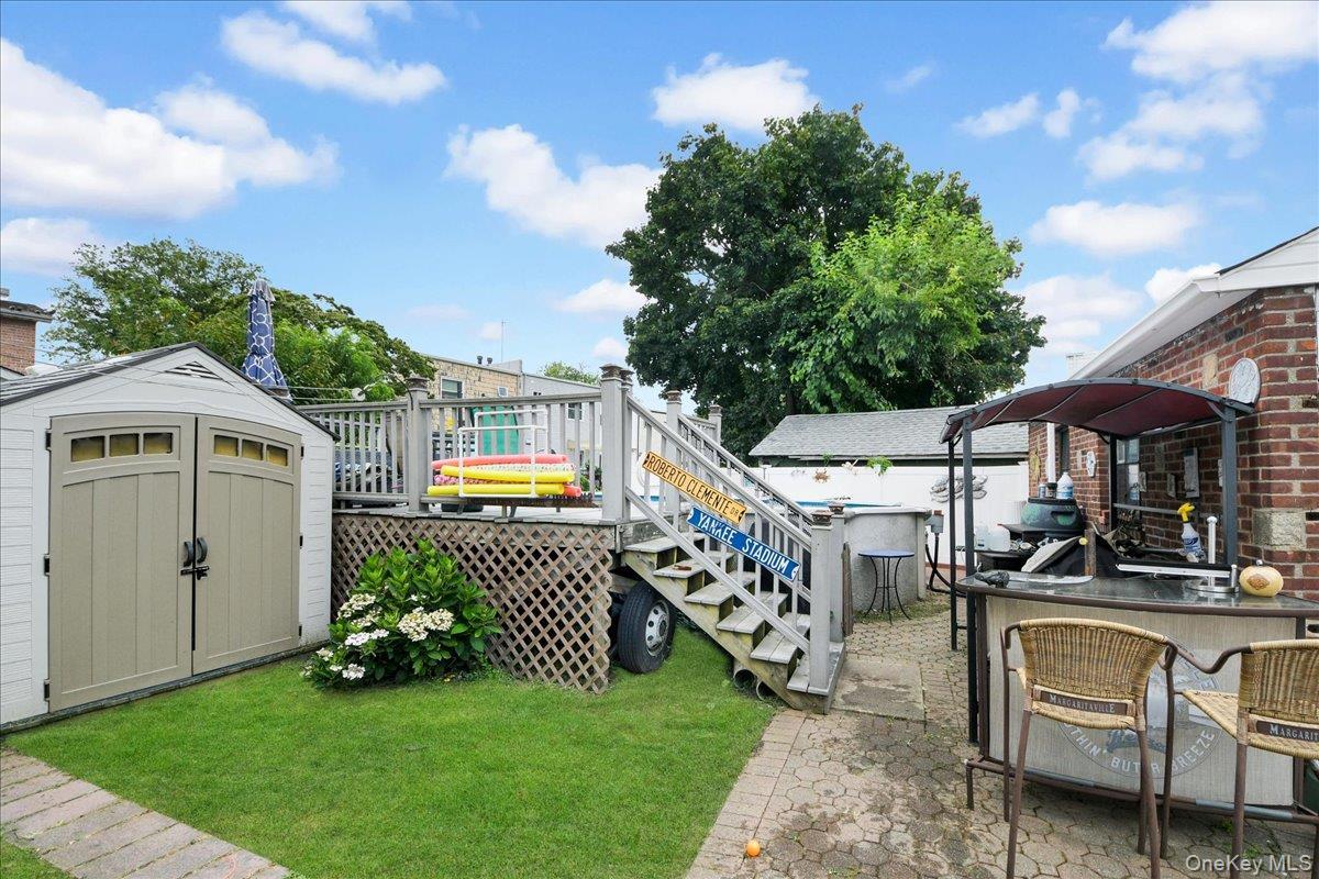 Single Family Wissman Avenue  Bronx, NY 10465, MLS-1037106-27