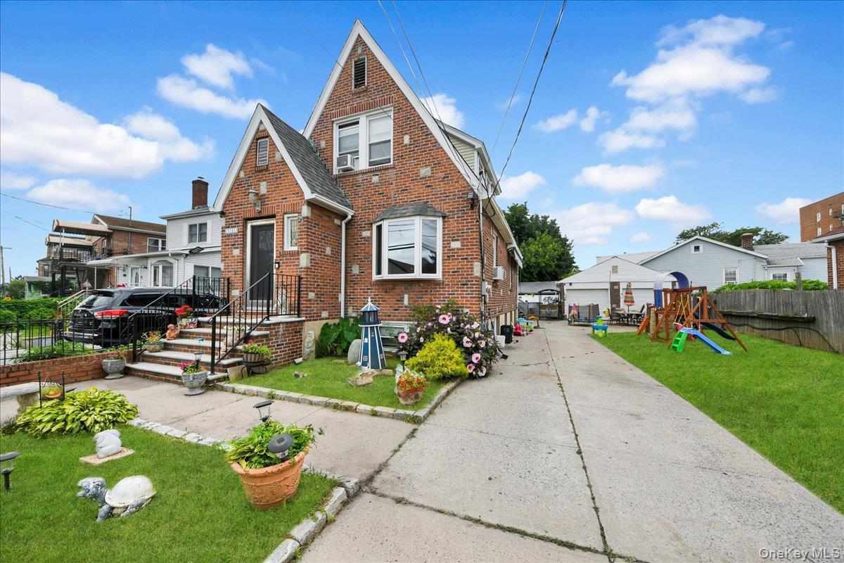 Single Family Wissman Avenue Bronx, NY 10465, MLS-1037106-3