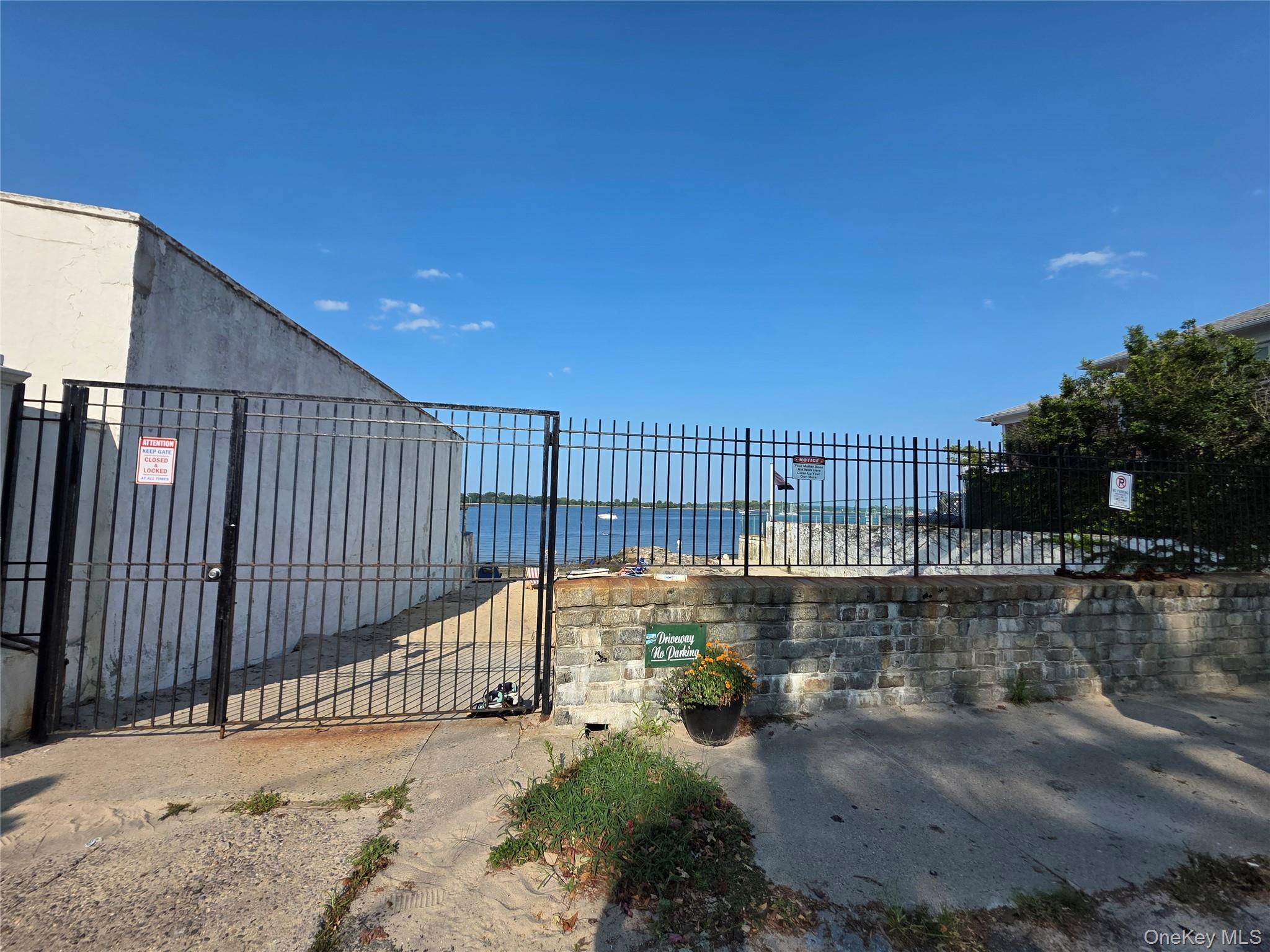 Single Family Minnieford Avenue  Bronx, NY 10464, MLS-1037128-12