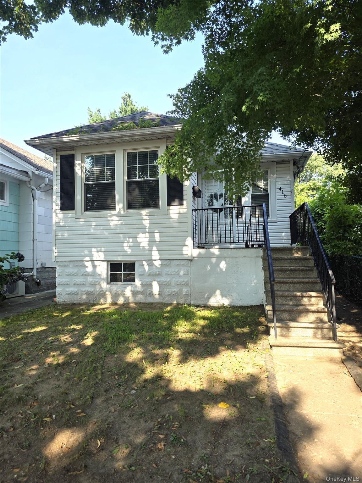 Single Family Minnieford Avenue  Bronx, NY 10464, MLS-1037128-2