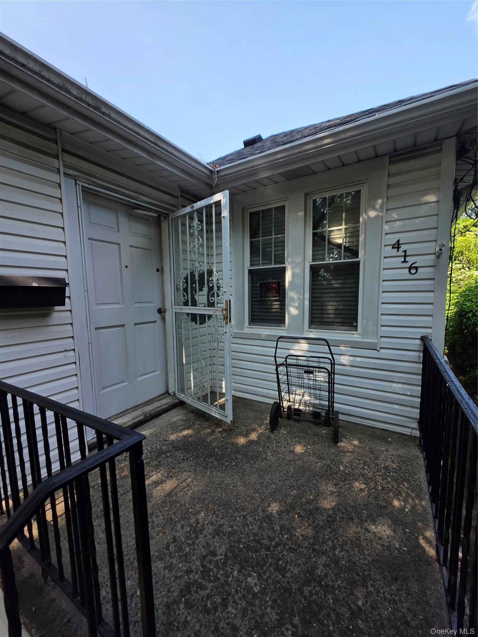 Single Family Minnieford Avenue  Bronx, NY 10464, MLS-1037128-4