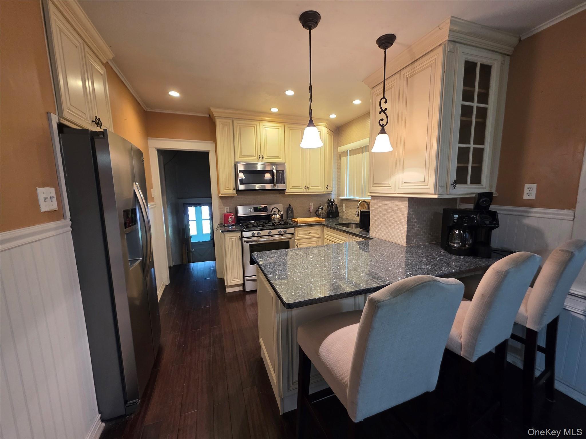 Single Family Minnieford Avenue  Bronx, NY 10464, MLS-1037128-5