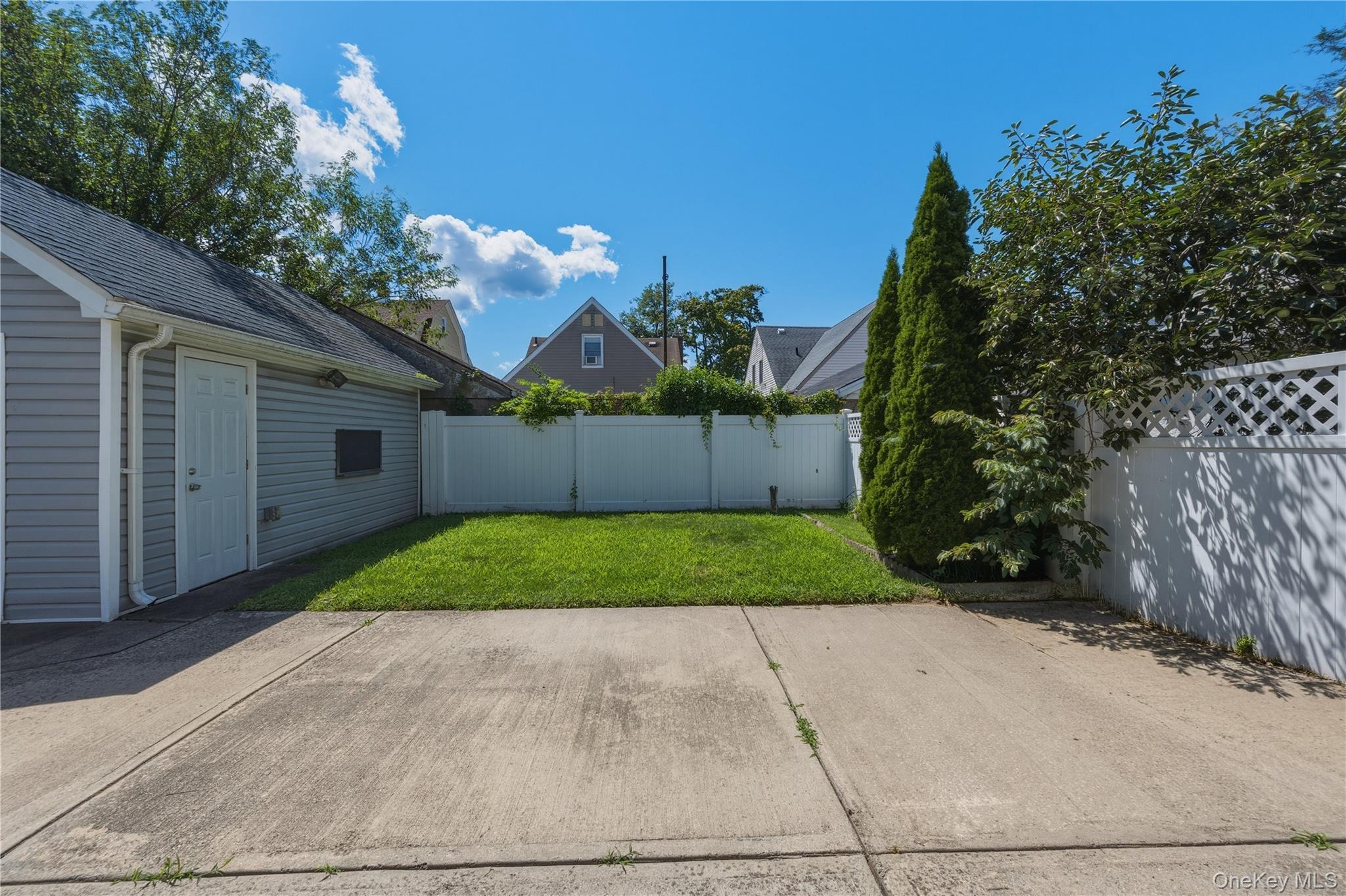 Single Family 195th Street Queens, NY 11412, MLS-1037166-24