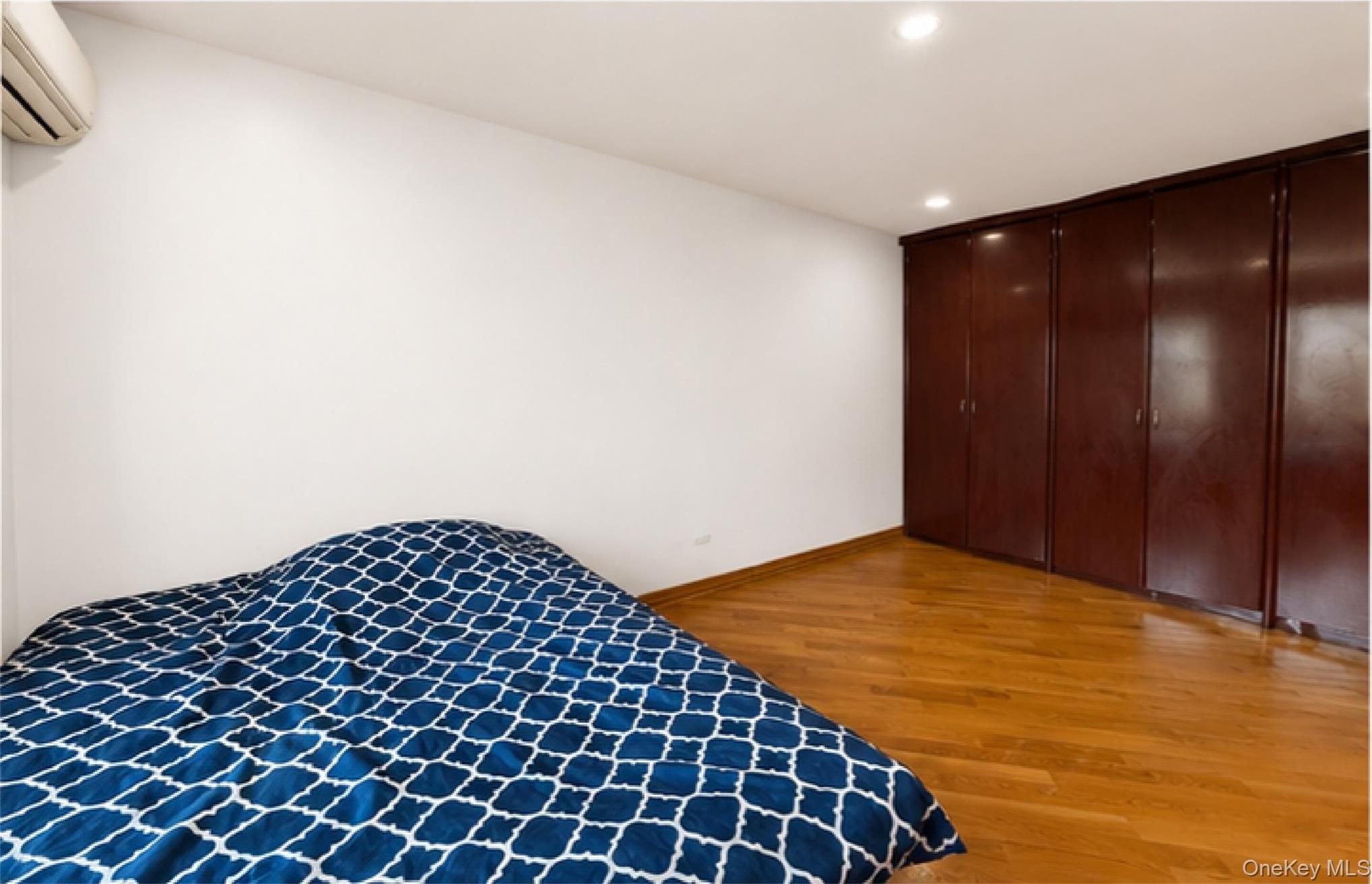 Single Family 77th Road Queens, NY 11367, MLS-1037194-13