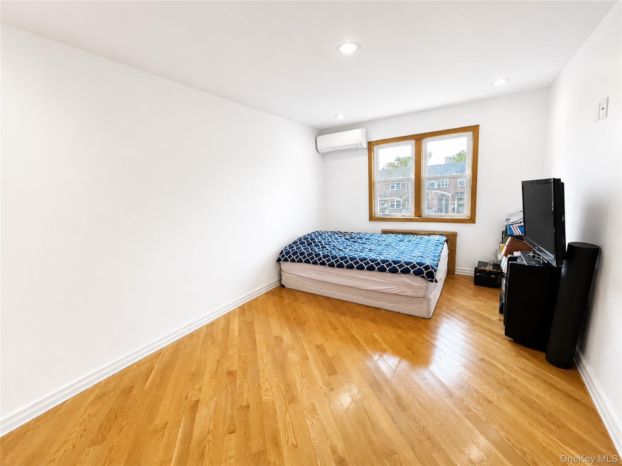 Single Family 77th Road Queens, NY 11367, MLS-1037194-15