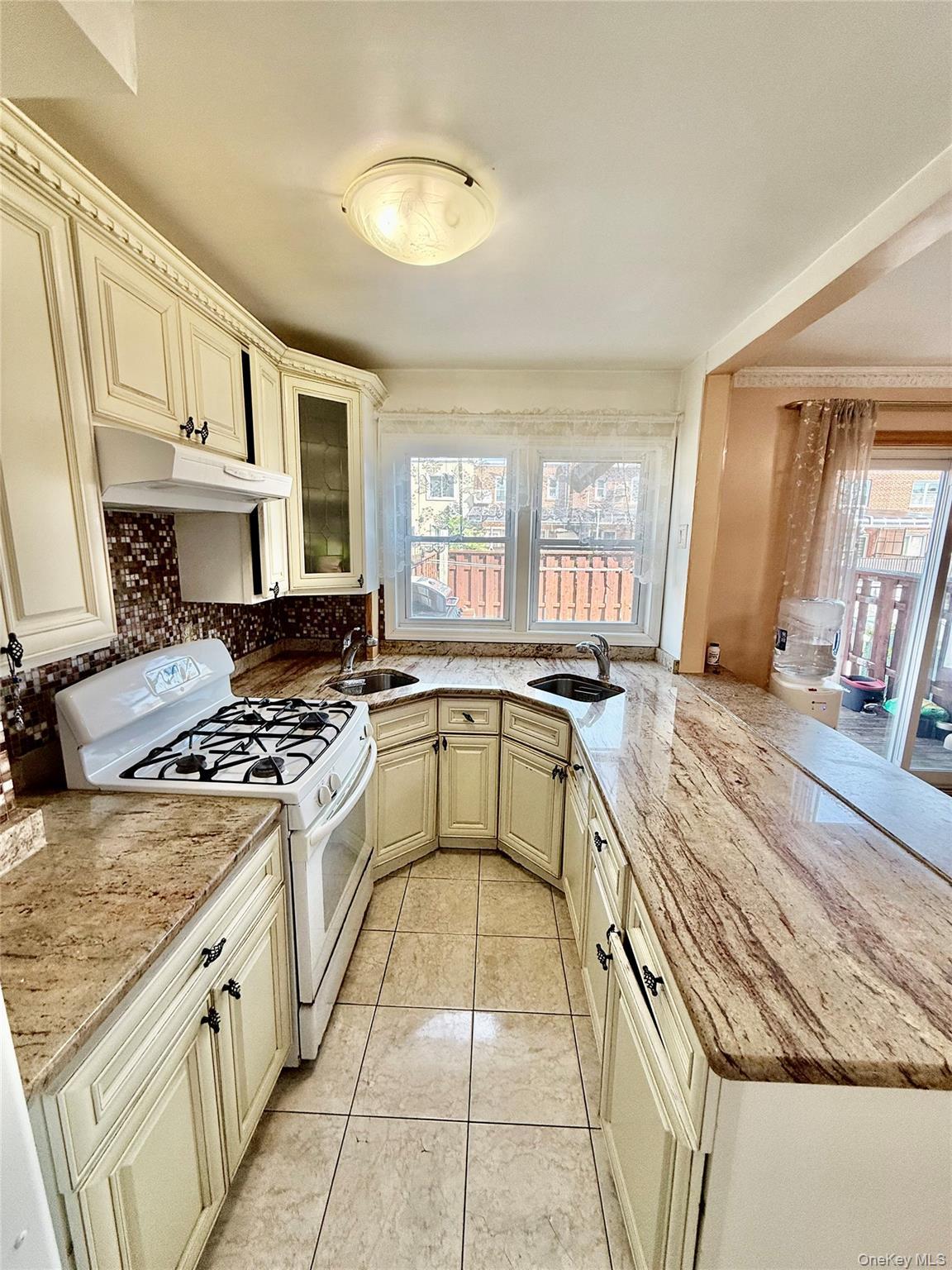 Single Family 77th Road Queens, NY 11367, MLS-1037194-8