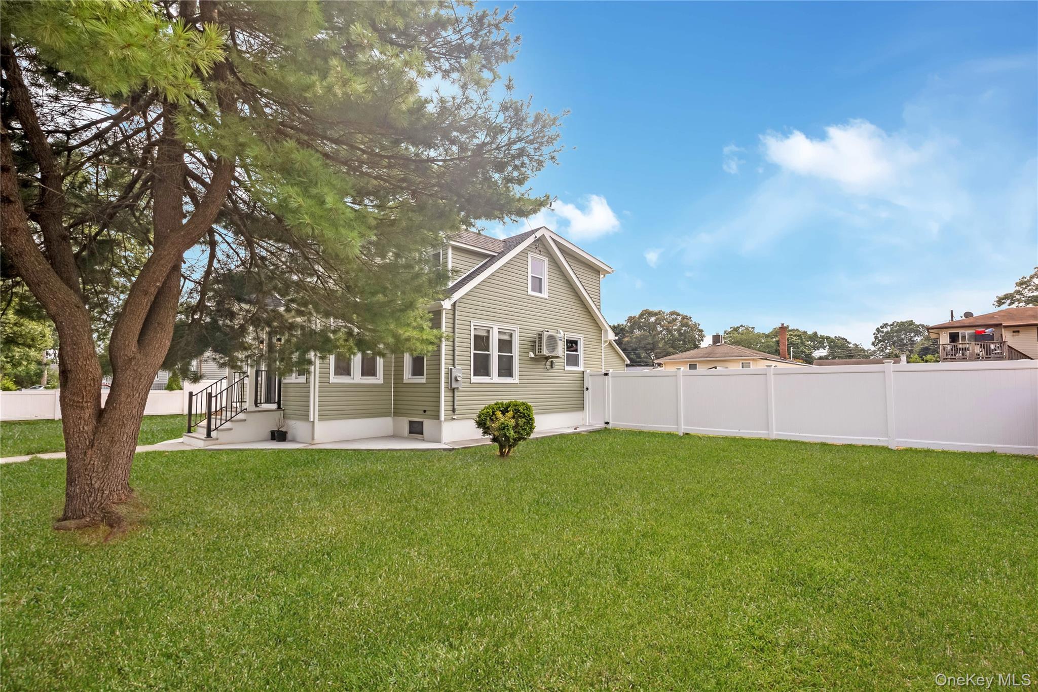 Single Family N 18th Street Suffolk County, NY 11798, MLS-1037198-4