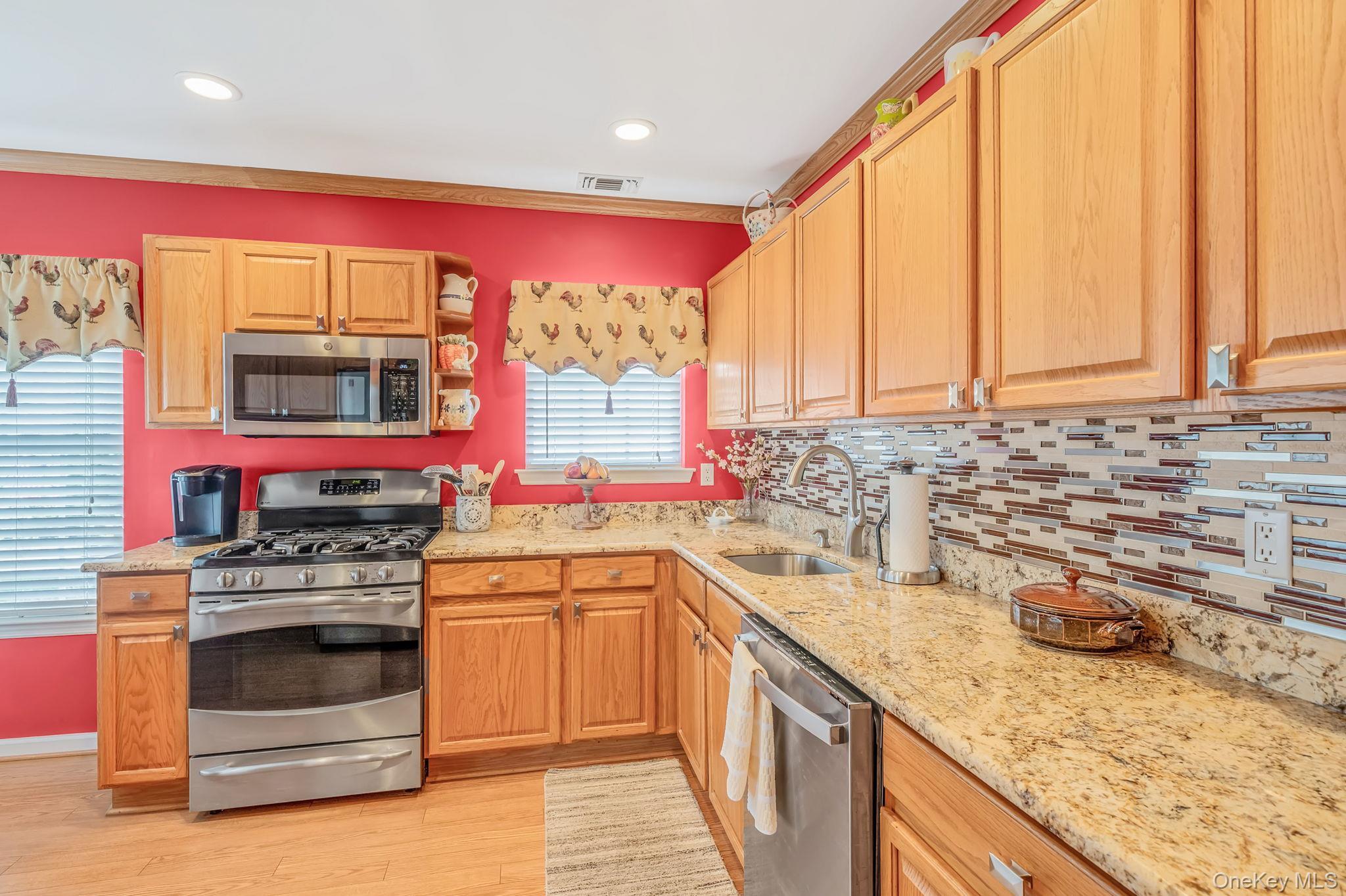 Single Family Madison Circle Suffolk County, NY 11953, MLS-1037203-6