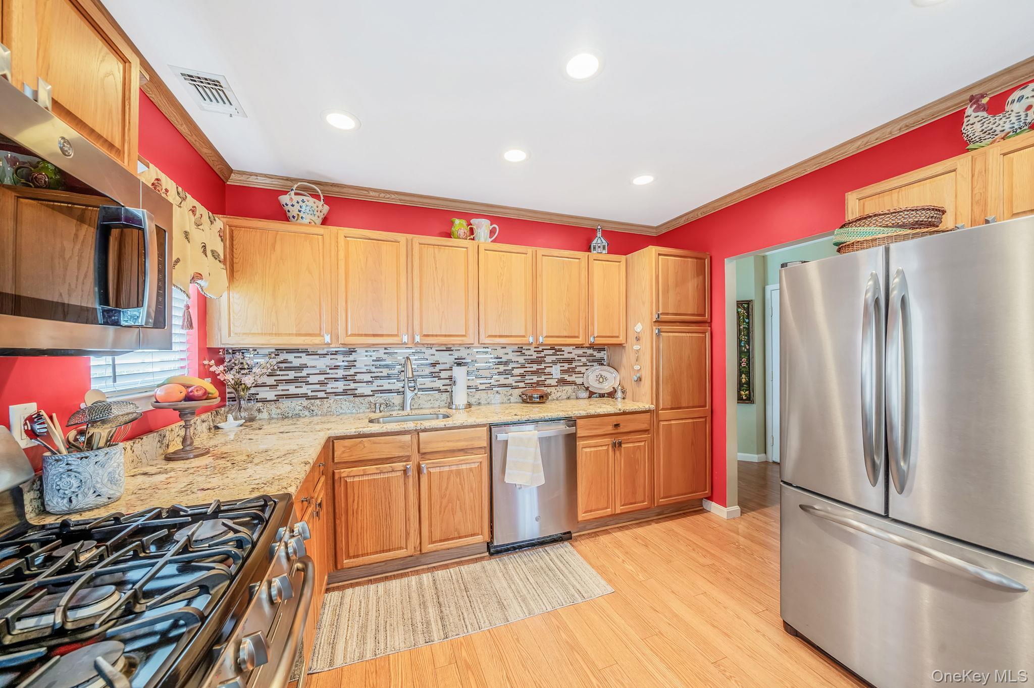 Single Family Madison Circle Suffolk County, NY 11953, MLS-1037203-7