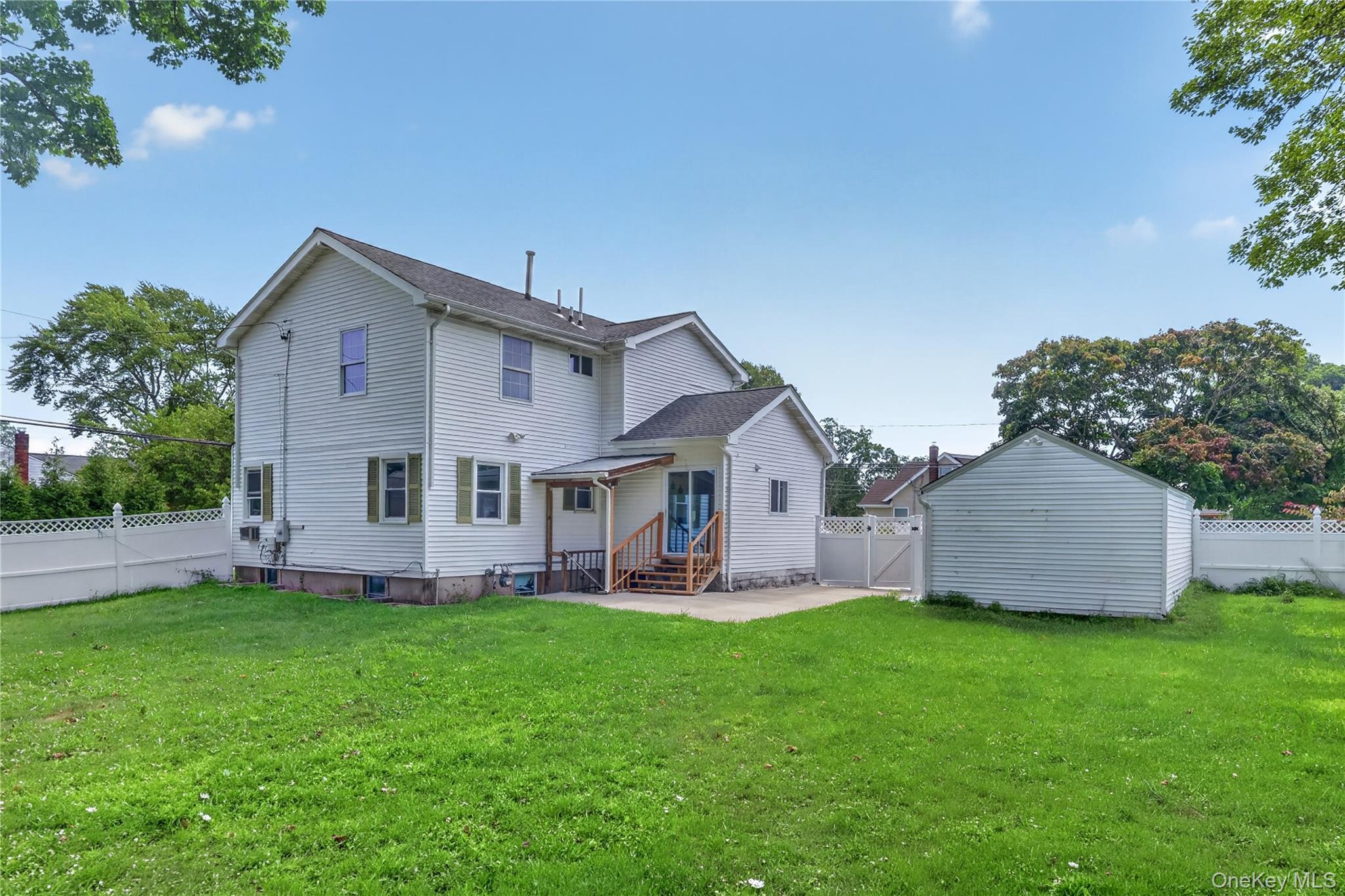 Single Family Peckham Avenue  Suffolk County, NY 11751, MLS-1037226-15