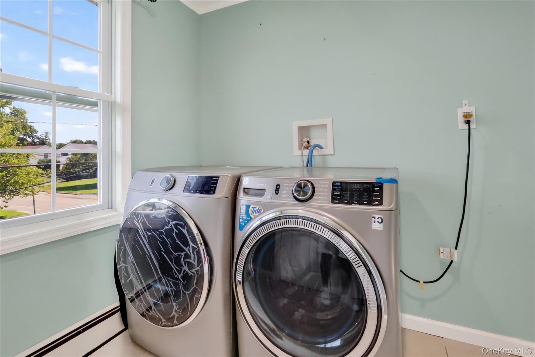 Single Family Peckham Avenue Suffolk County, NY 11751, MLS-1037226-8