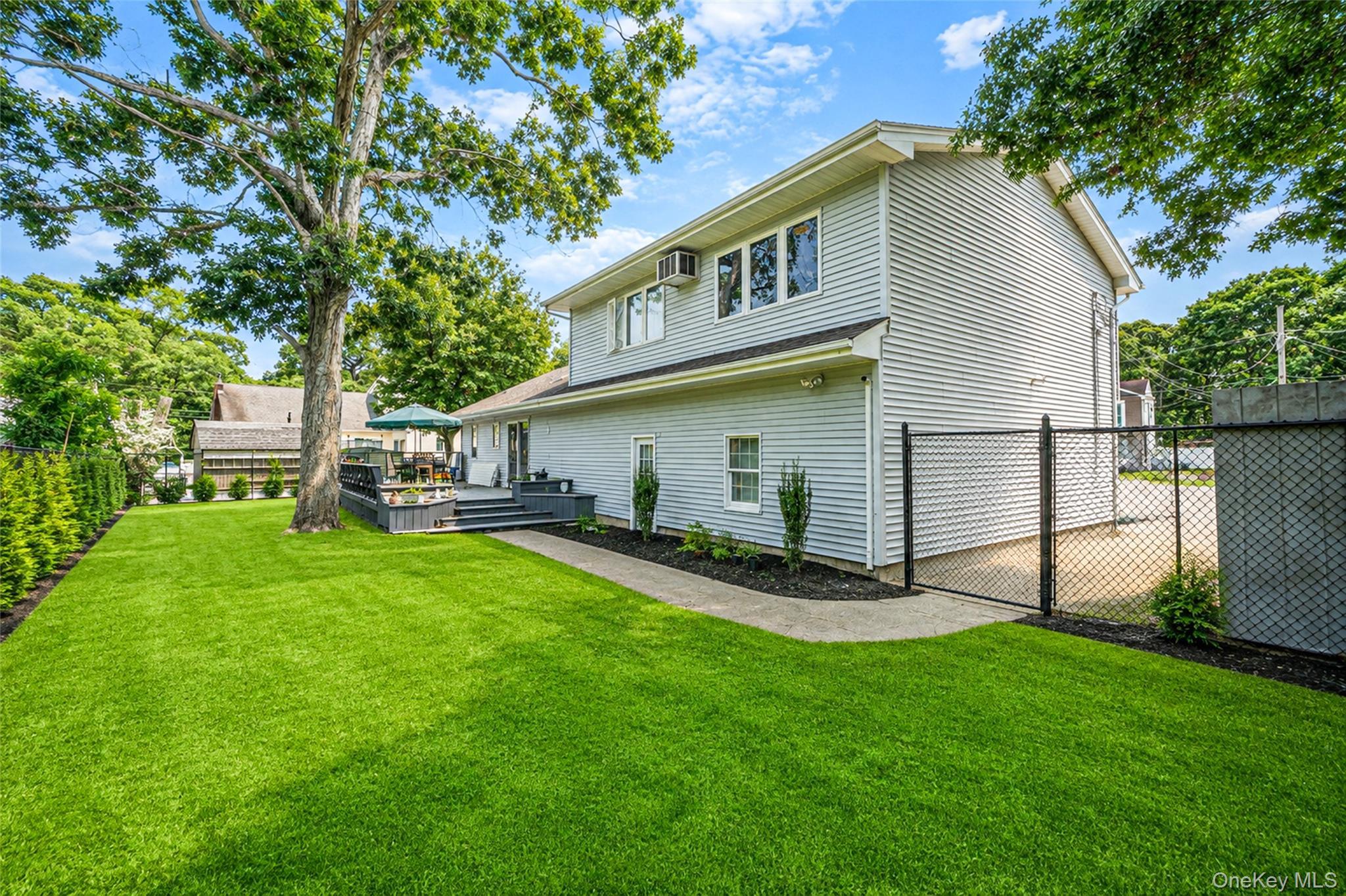 Single Family Sinclair Street Suffolk County, NY 11950, MLS-1037238-20