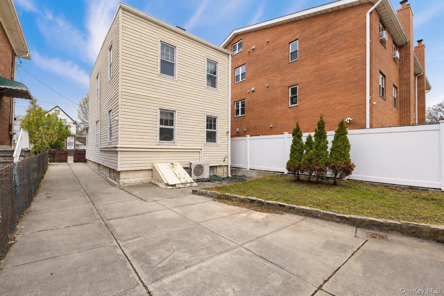 Single Family 165th Street Queens, NY 11365, MLS-1037270-2