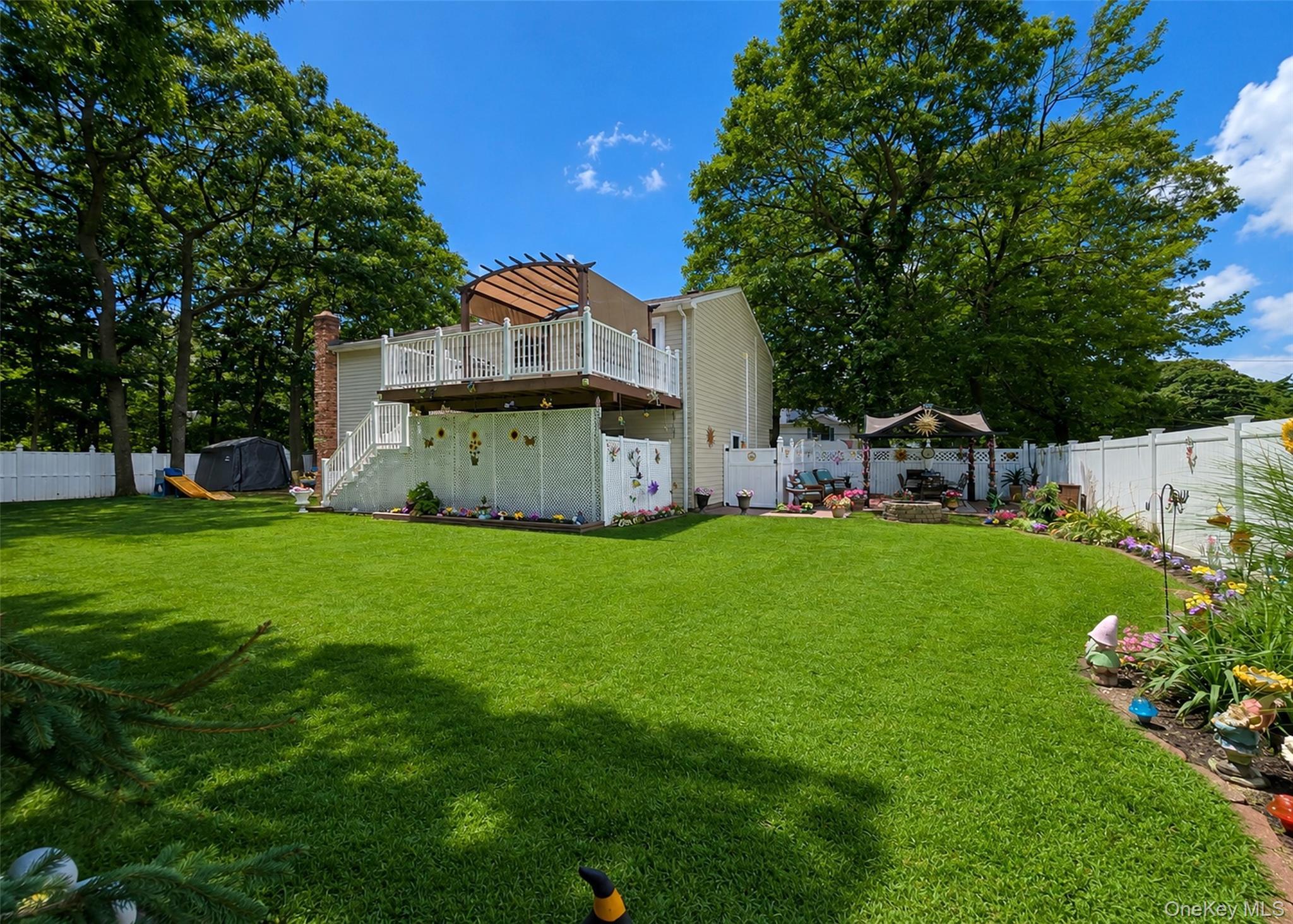 Single Family Avenue B Suffolk County, NY 11741, MLS-1037343-26