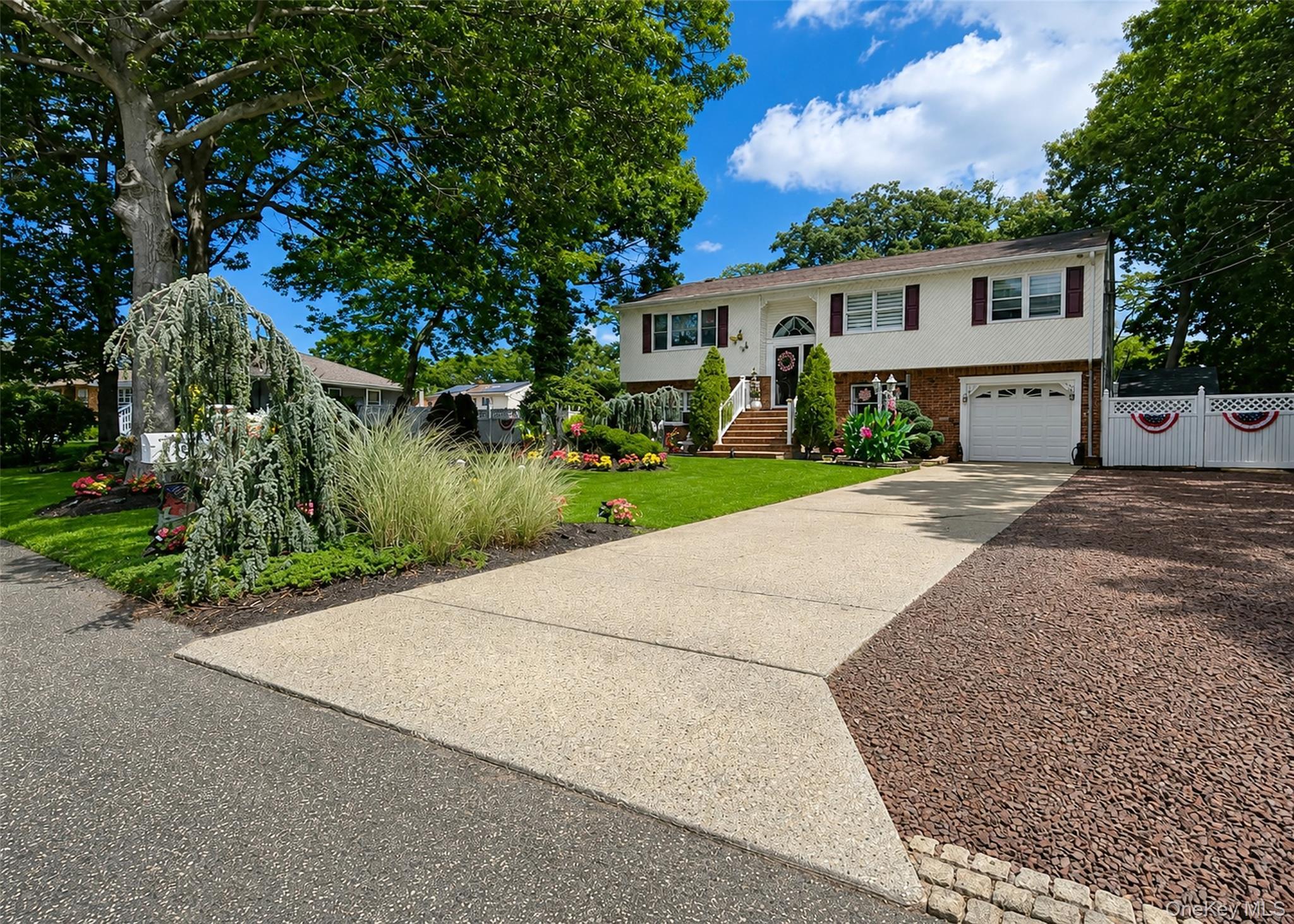 Single Family Avenue B Suffolk County, NY 11741, MLS-1037343-3
