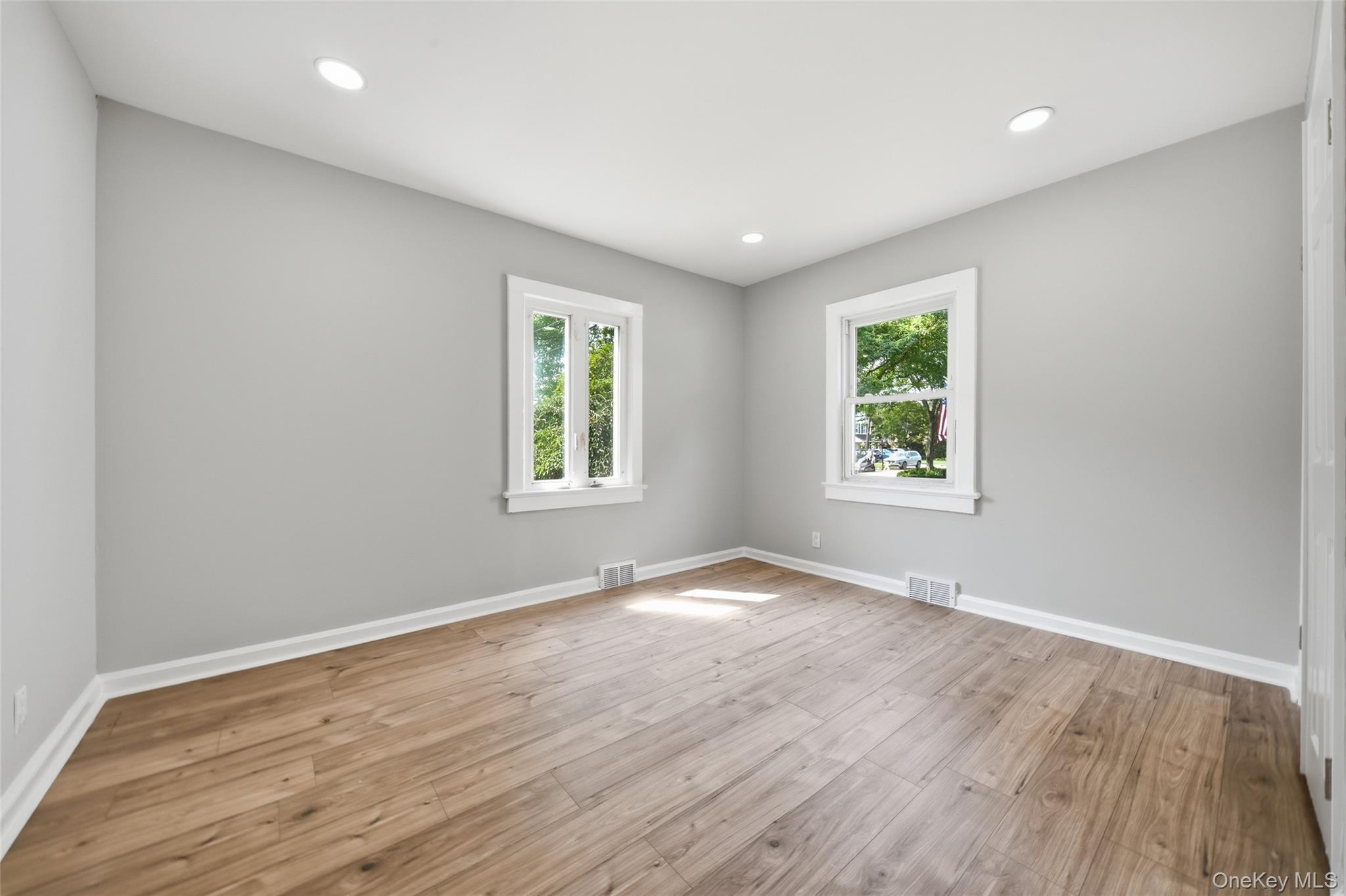 Single Family Independence Avenue  Suffolk County, NY 11702, MLS-1037366-10