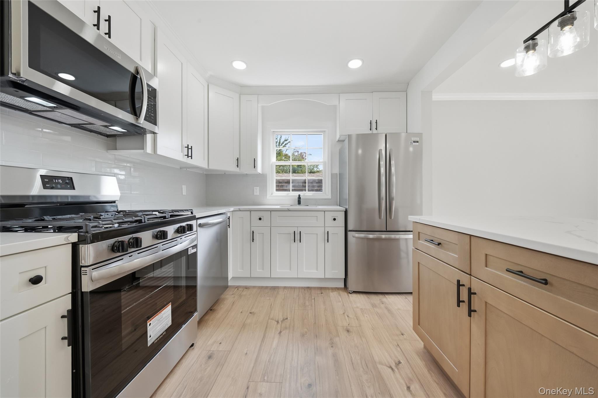 Single Family Independence Avenue  Suffolk County, NY 11702, MLS-1037366-5