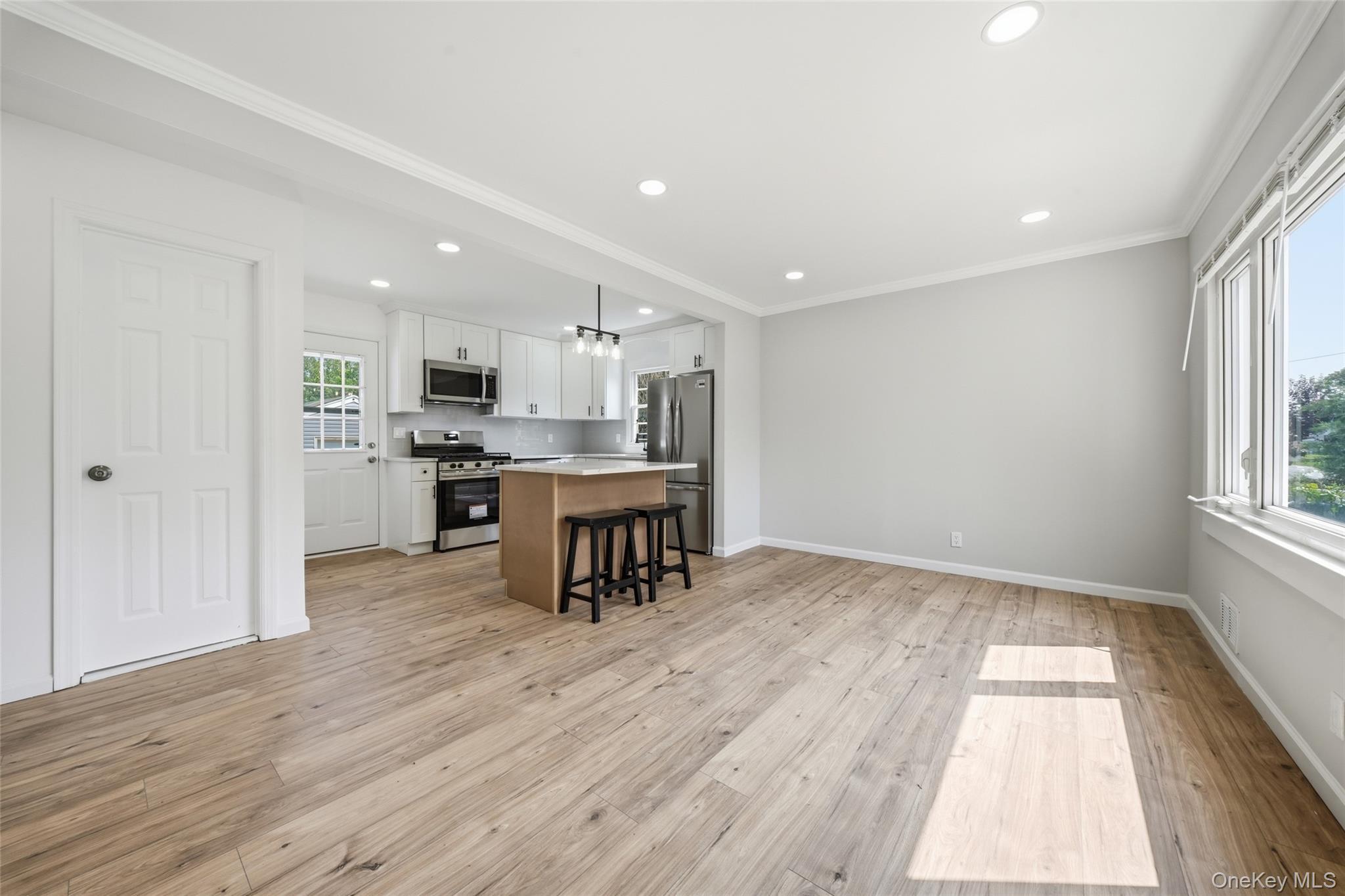 Single Family Independence Avenue  Suffolk County, NY 11702, MLS-1037366-6
