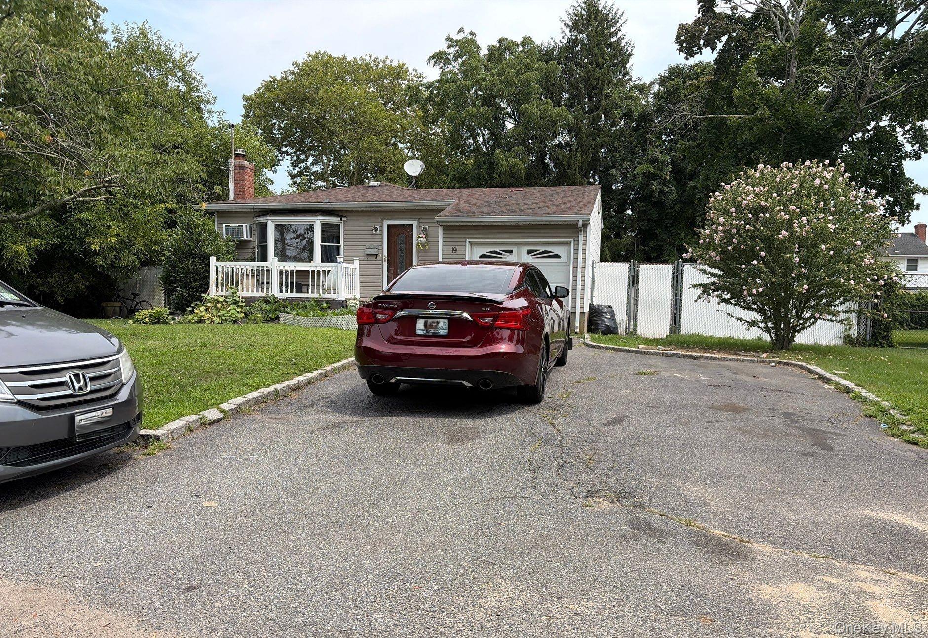 Single Family Chapman Place Suffolk County, NY 11706, MLS-1037368-2