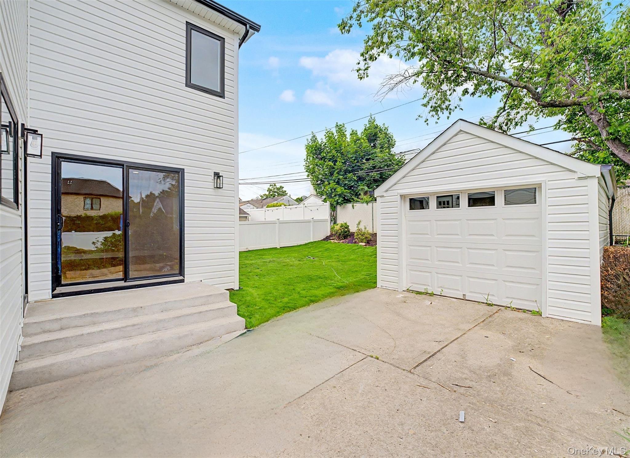 Single Family Moore Street Nassau County, NY 11040, MLS-1037390-38
