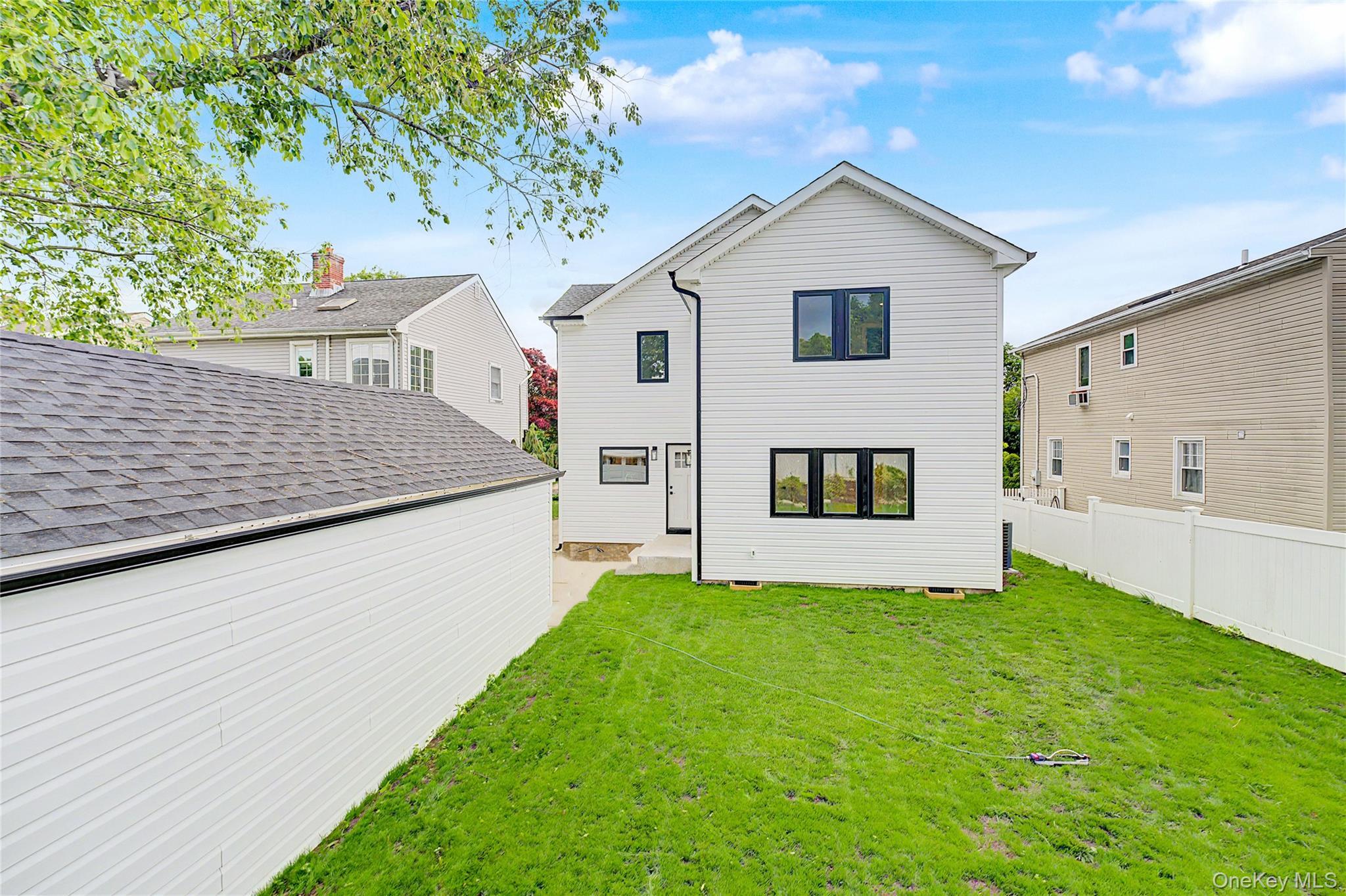 Single Family Moore Street  Nassau County, NY 11040, MLS-1037390-39