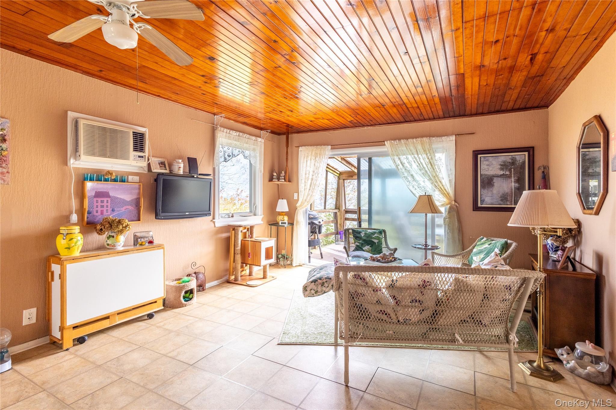 Single Family Acorn Path Suffolk County, NY 11933, MLS-1037418-13