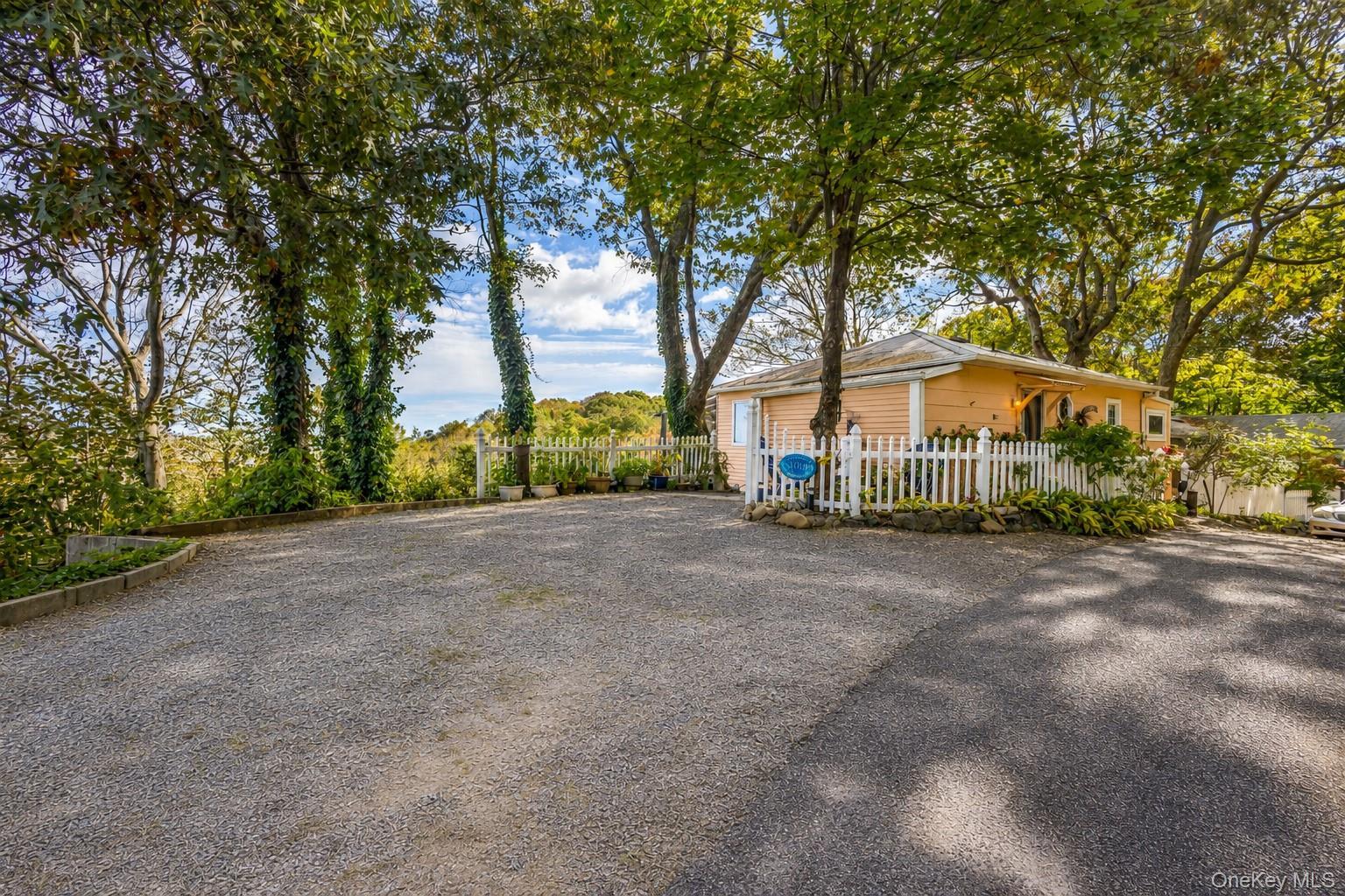 Single Family Acorn Path Suffolk County, NY 11933, MLS-1037418-30
