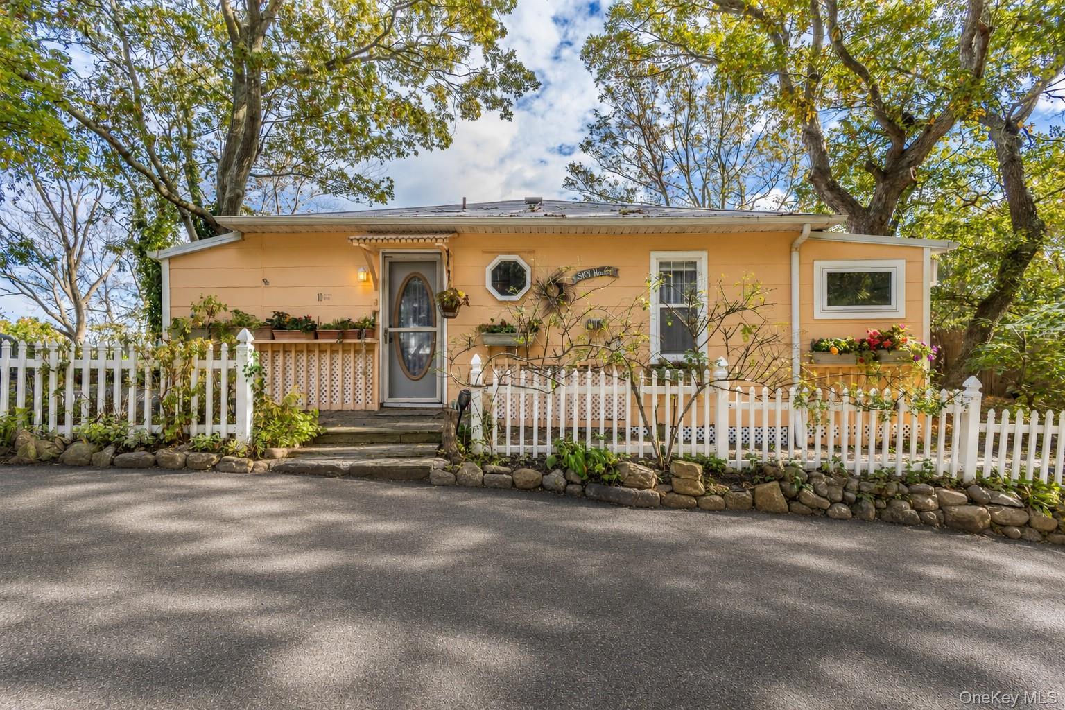 Single Family Acorn Path Suffolk County, NY 11933, MLS-1037418-4