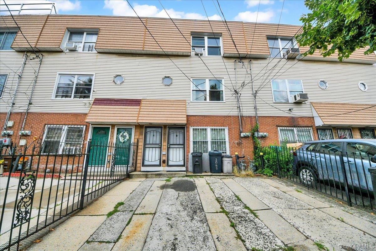 Single Family Cicero Avenue Bronx, NY 10473, MLS-1037430-17