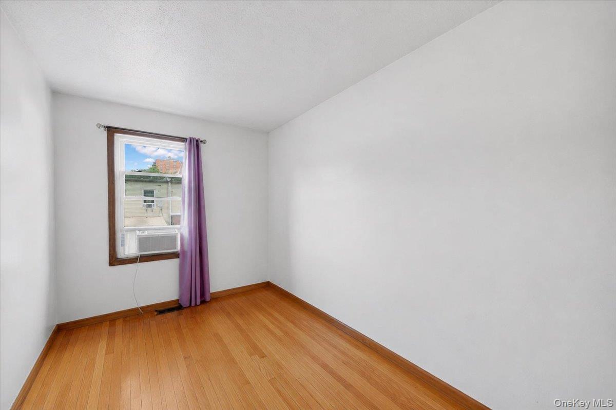 Single Family Cicero Avenue Bronx, NY 10473, MLS-1037430-21