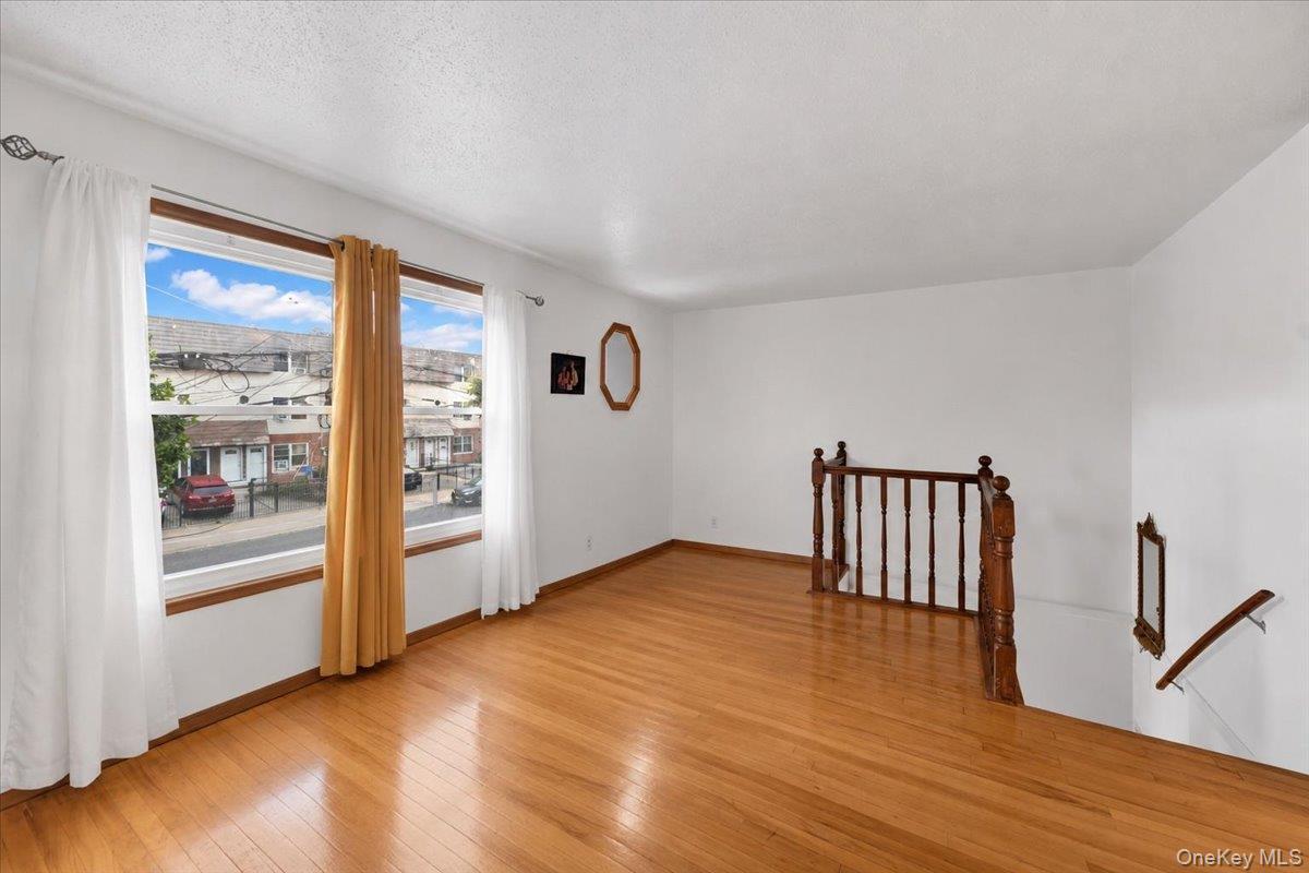 Single Family Cicero Avenue Bronx, NY 10473, MLS-1037430-23