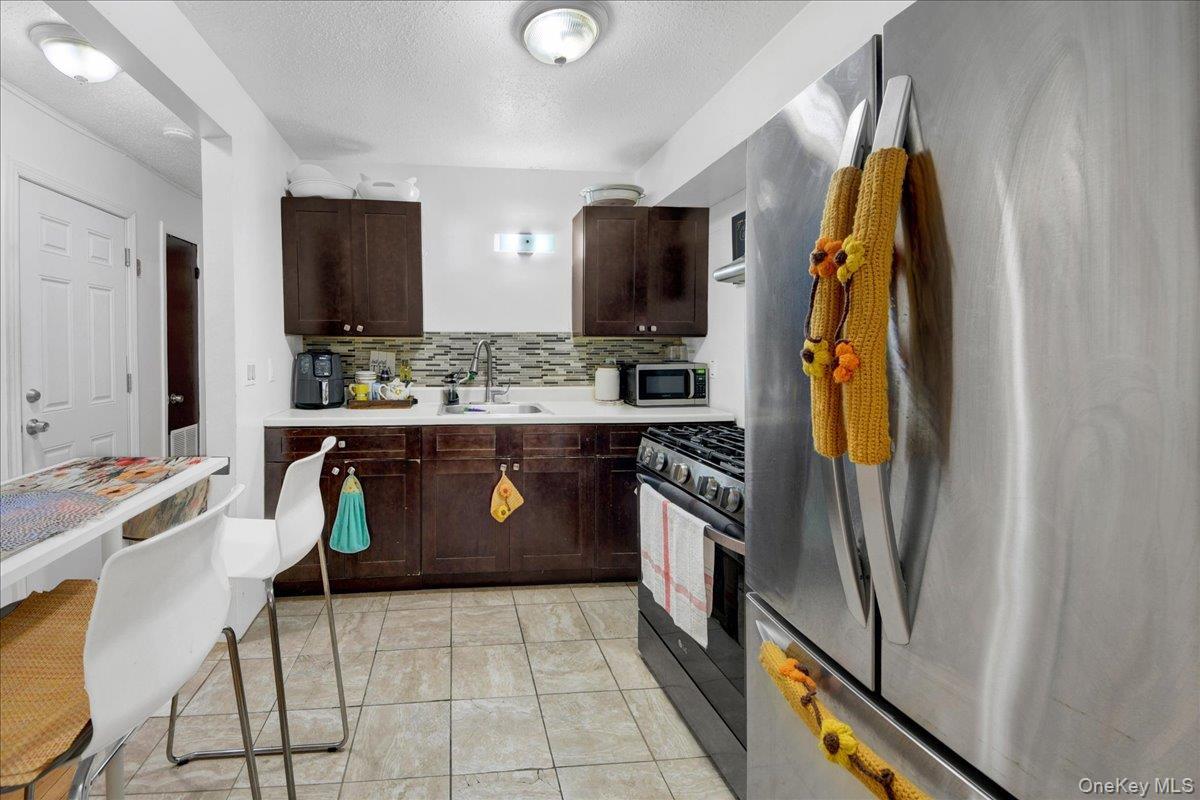 Single Family Cicero Avenue Bronx, NY 10473, MLS-1037430-33