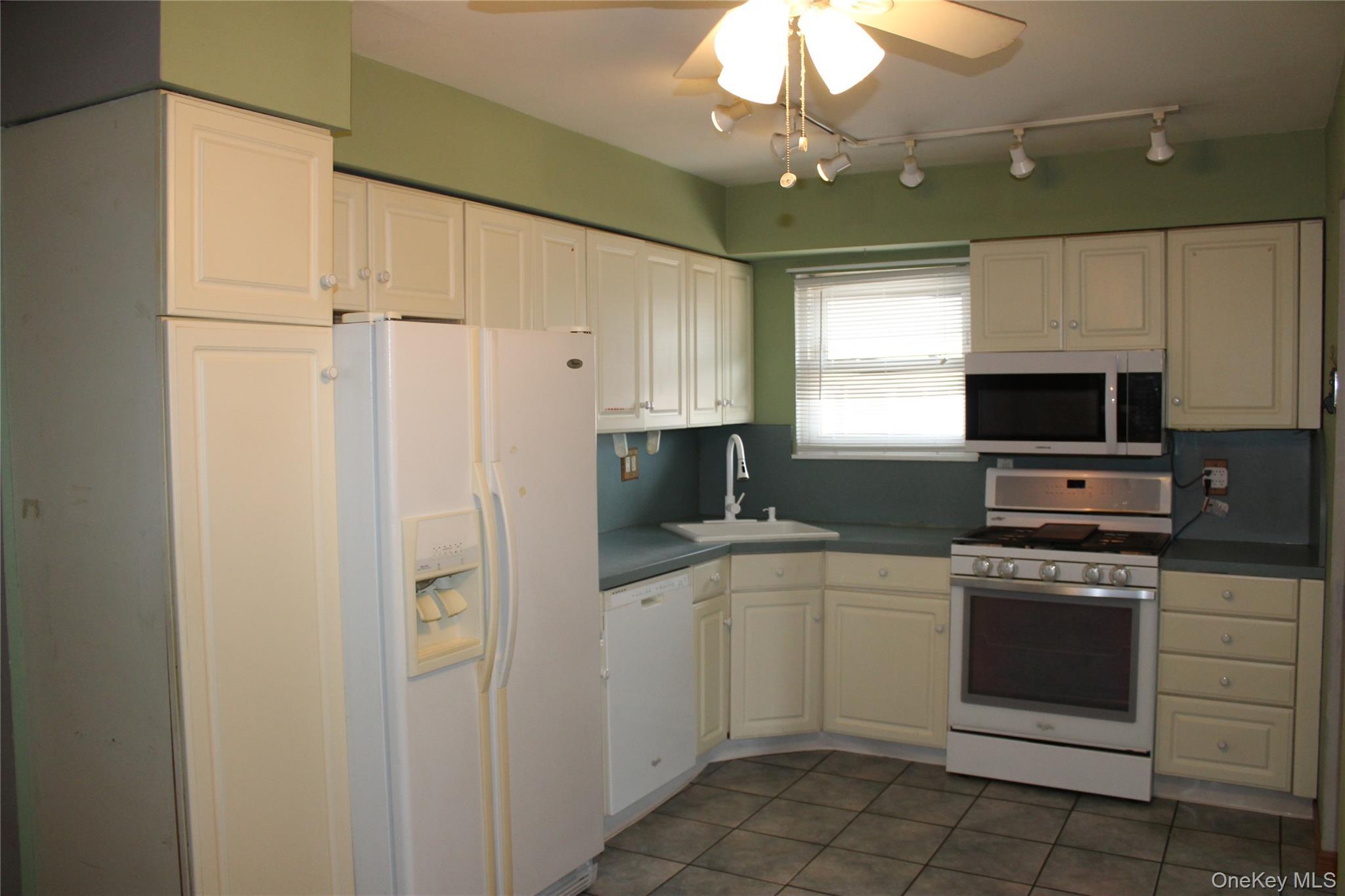 Single Family Lombardy Drive Suffolk County, NY 11967, MLS-1037450-4