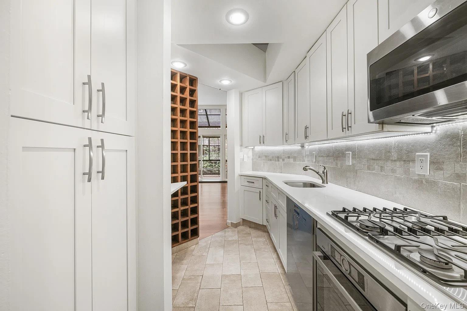 Apartment E 50th St Manhattan, NY 10022, MLS-1037455-10