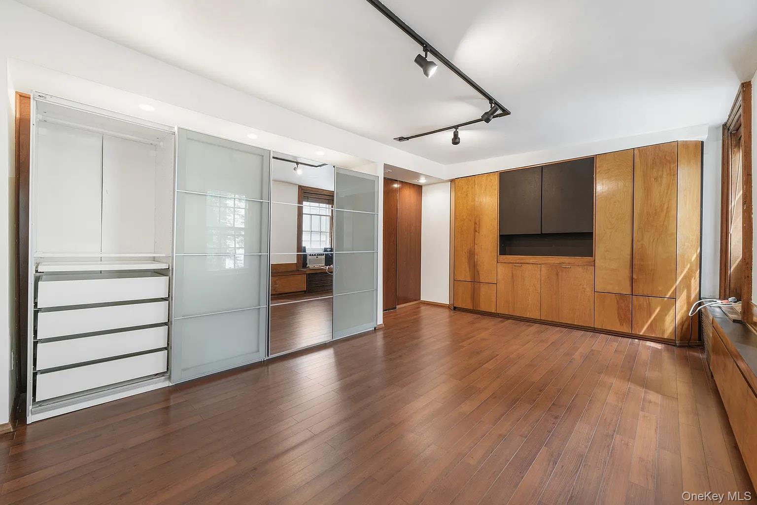 Apartment E 50th St Manhattan, NY 10022, MLS-1037455-21