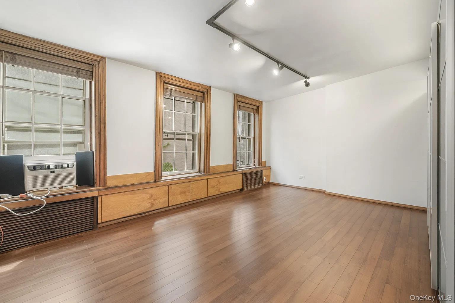 Apartment E 50th St Manhattan, NY 10022, MLS-1037455-22