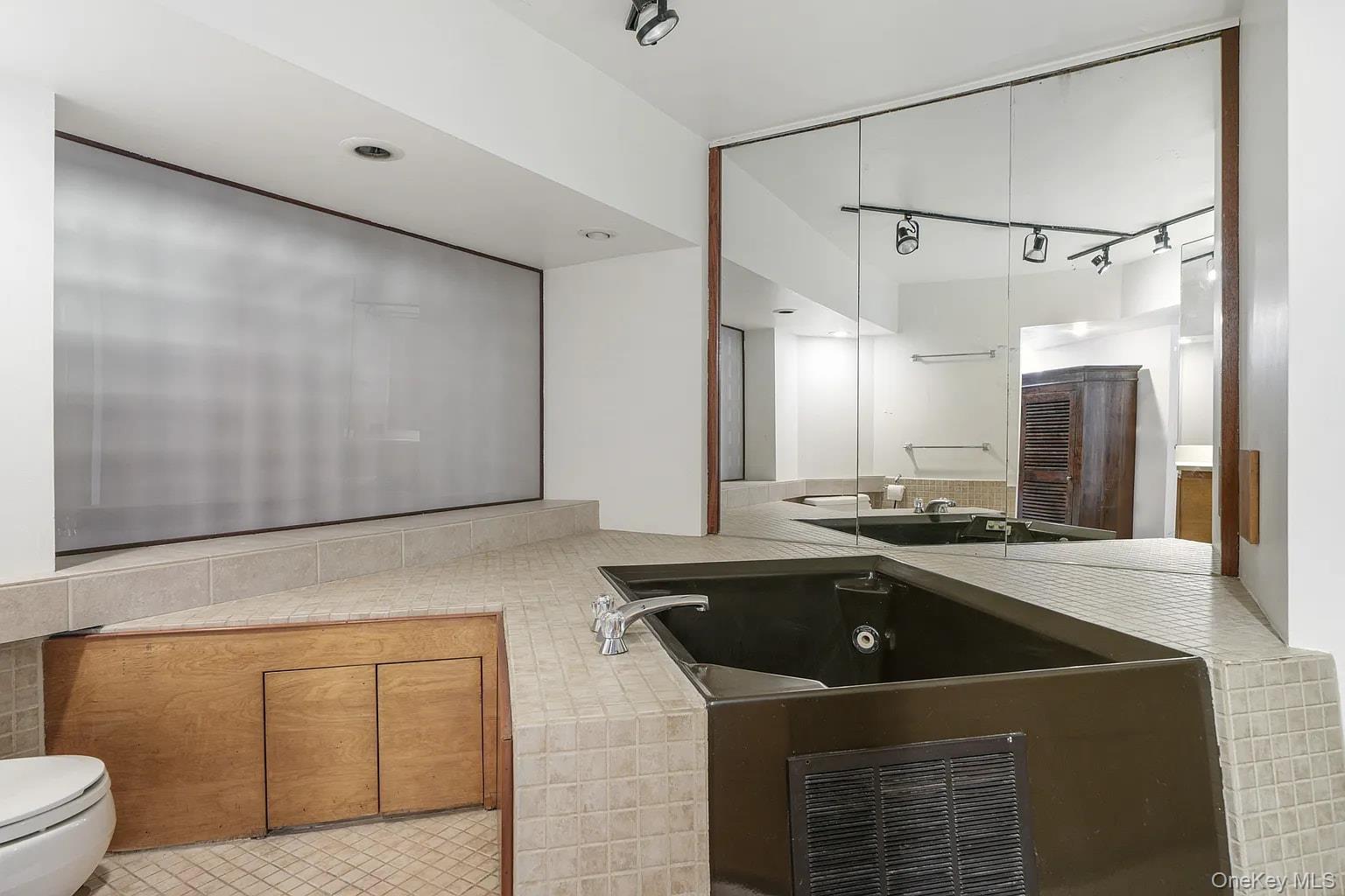 Apartment E 50th St Manhattan, NY 10022, MLS-1037455-23