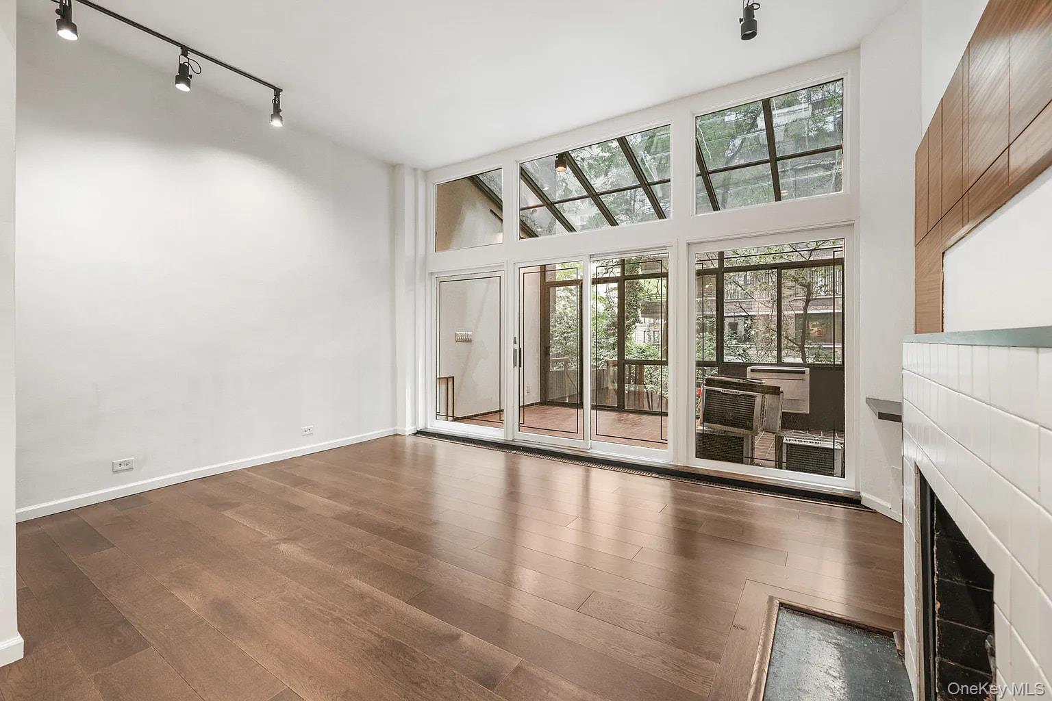 Apartment E 50th St Manhattan, NY 10022, MLS-1037455-3