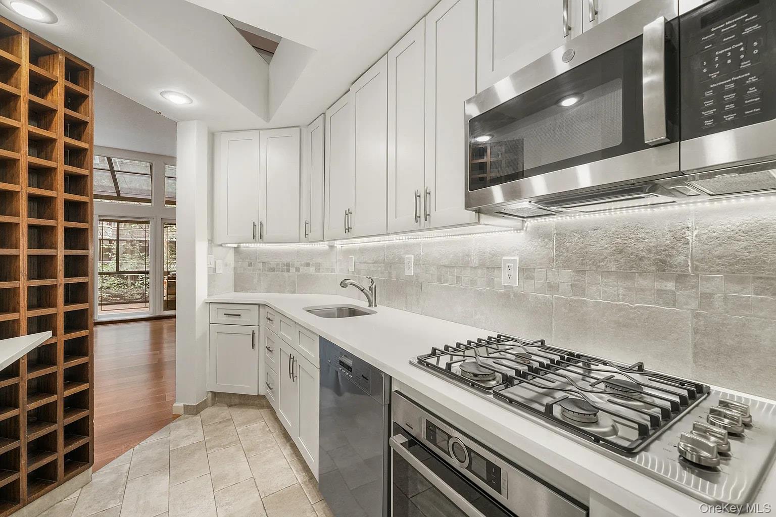Apartment E 50th St Manhattan, NY 10022, MLS-1037455-9