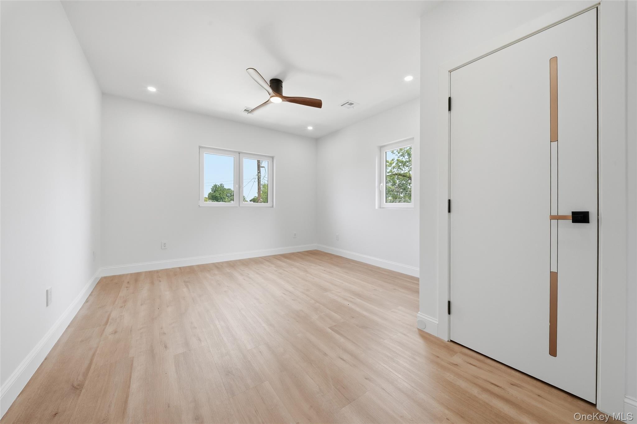 Single Family Surrey Lane Nassau County, NY 11580, MLS-1037484-11